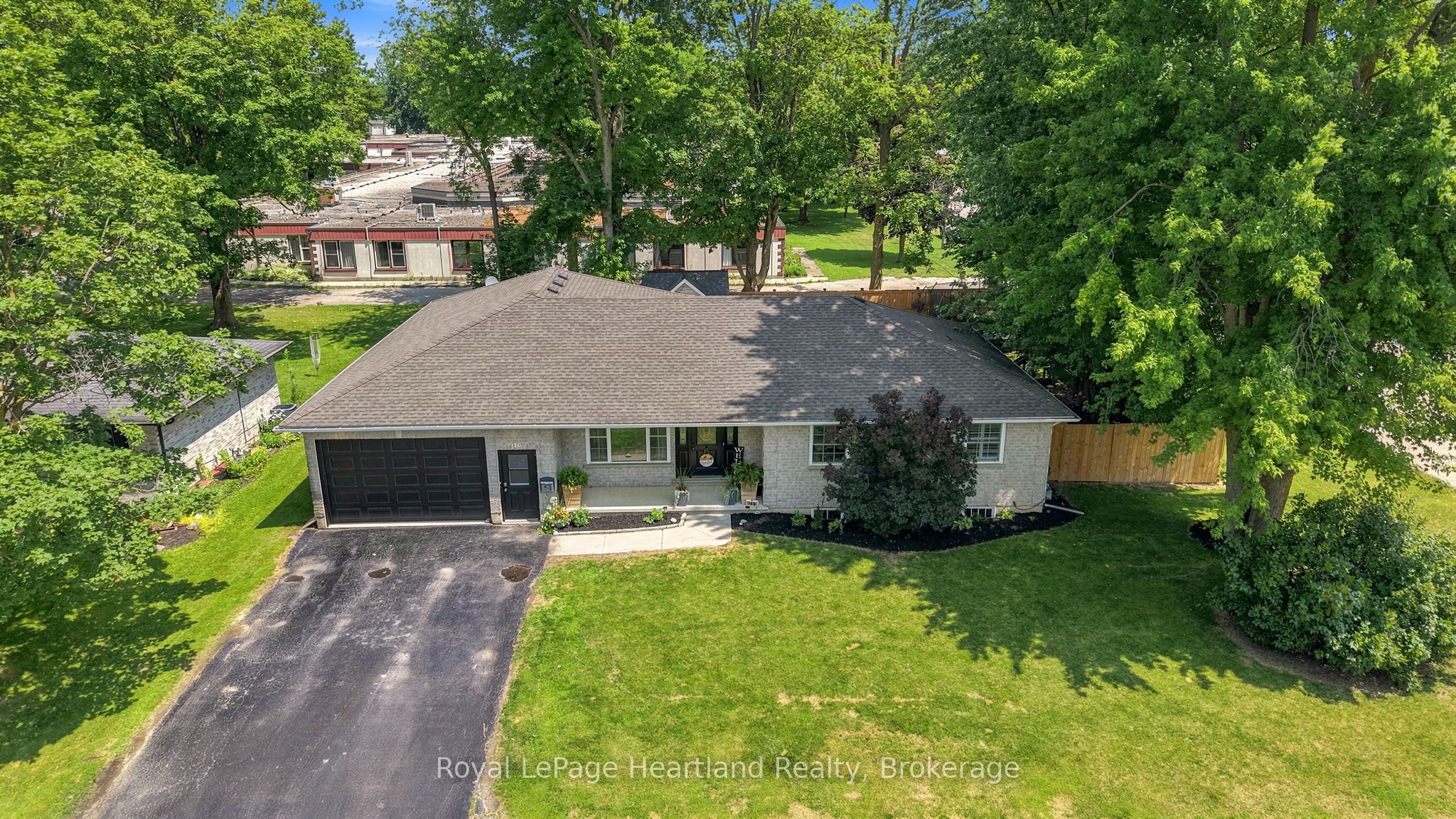 140 John Street N Property Photo 45