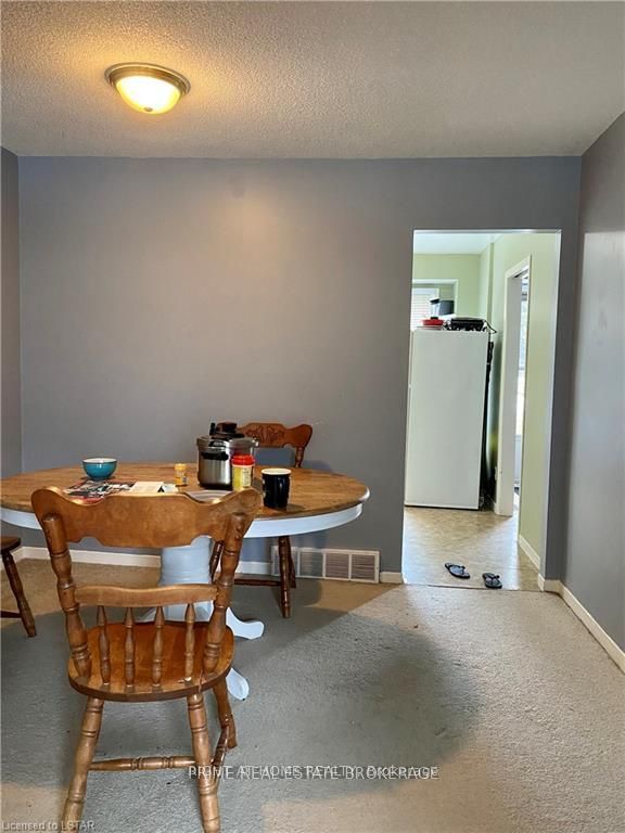 595 Third Street N Property Photo 4