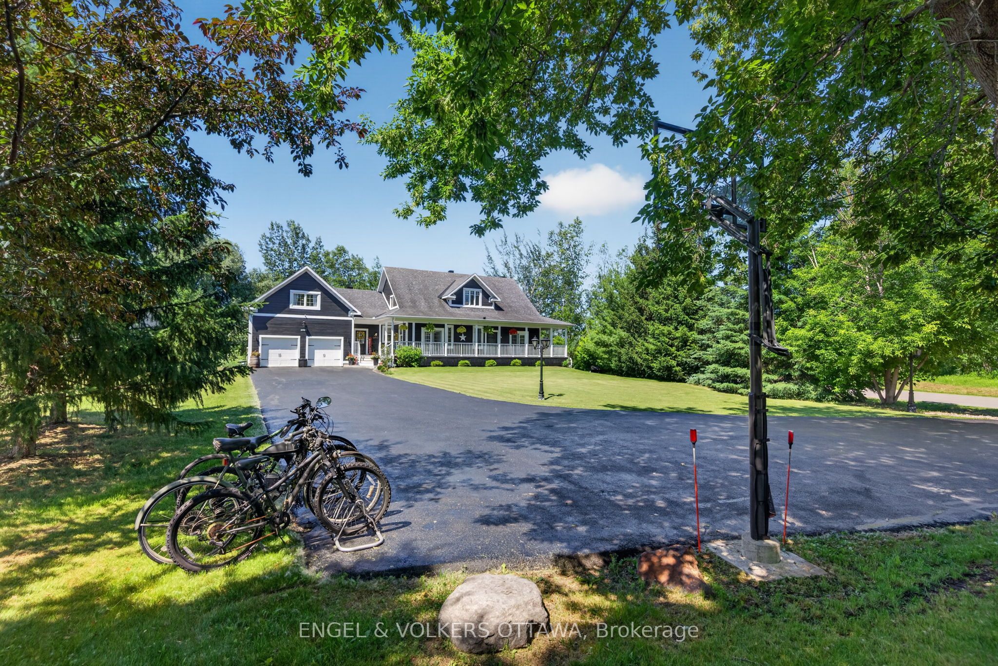 6881 Sparkling Lake Way Property Photo 4