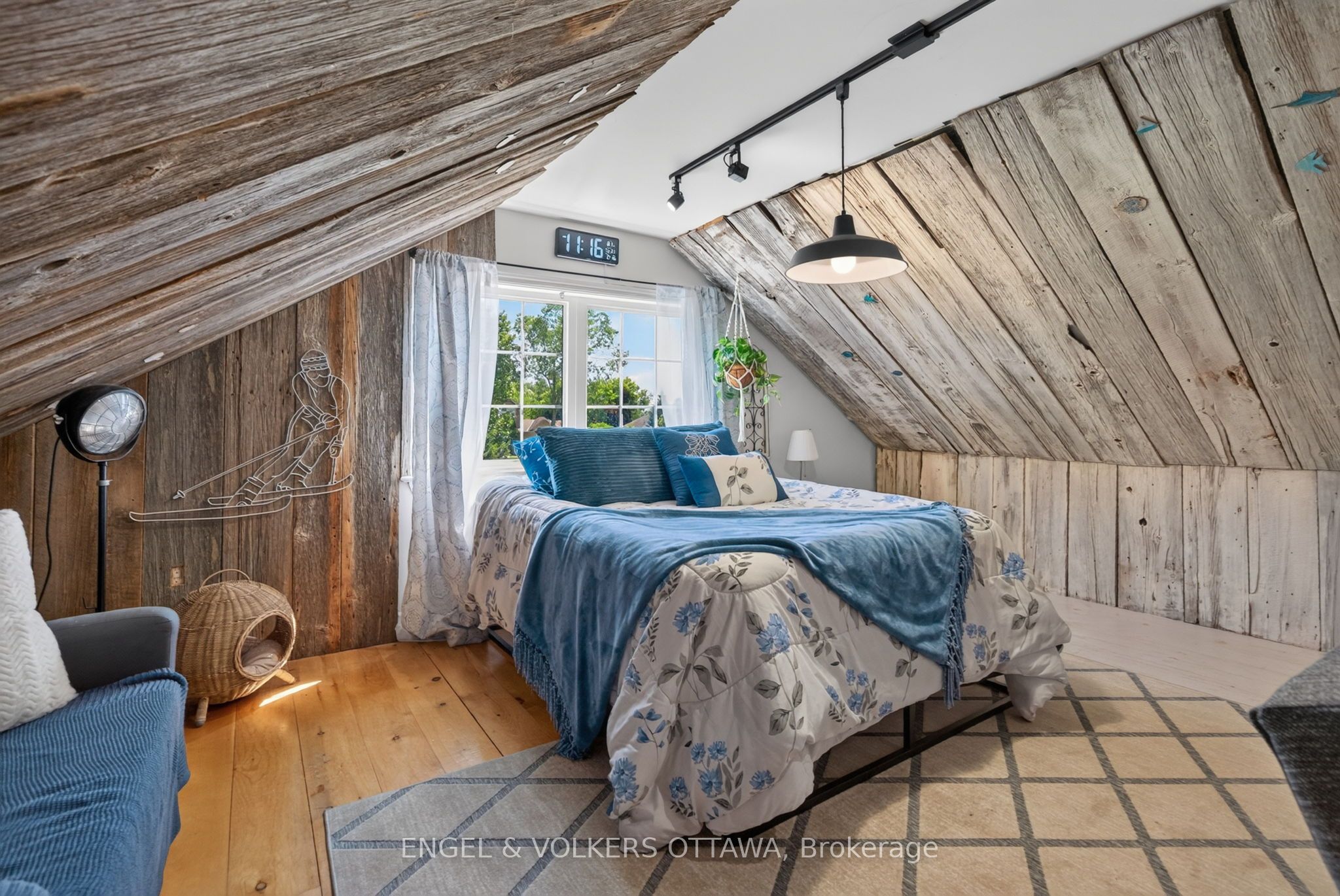 6881 Sparkling Lake Way Property Photo 10