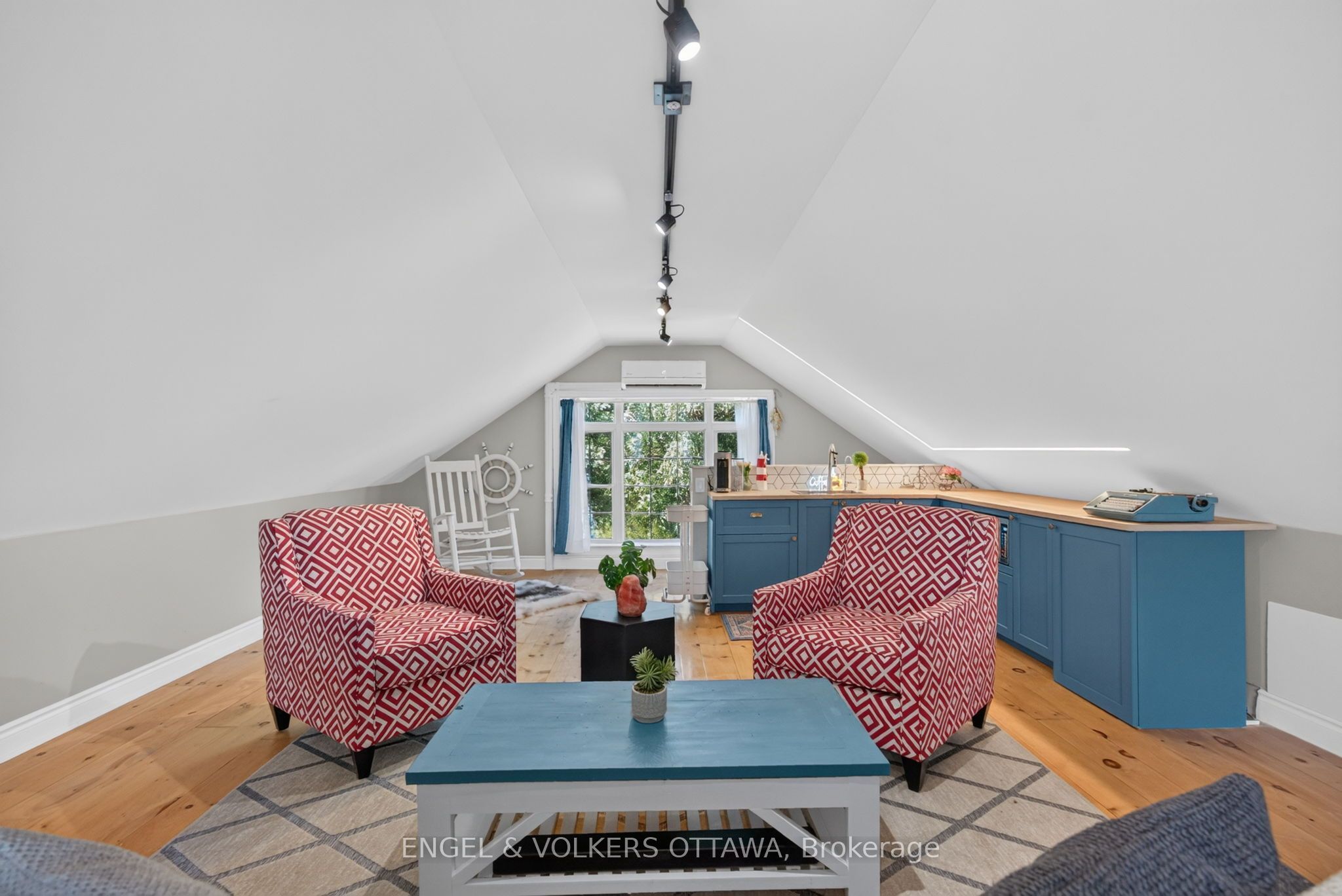 6881 Sparkling Lake Way Property Photo 11