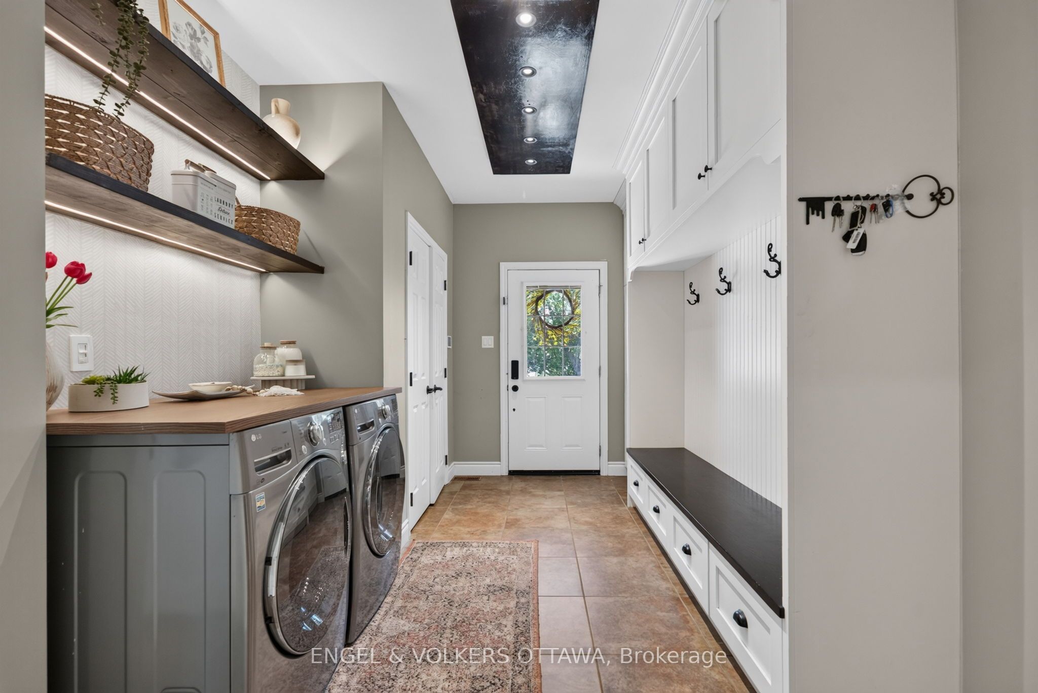 6881 Sparkling Lake Way Property Photo 12