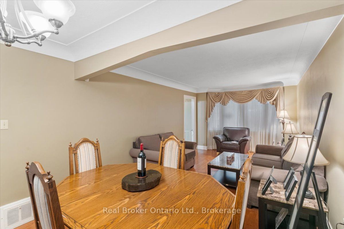 193 Huxley Avenue S Property Photo 10