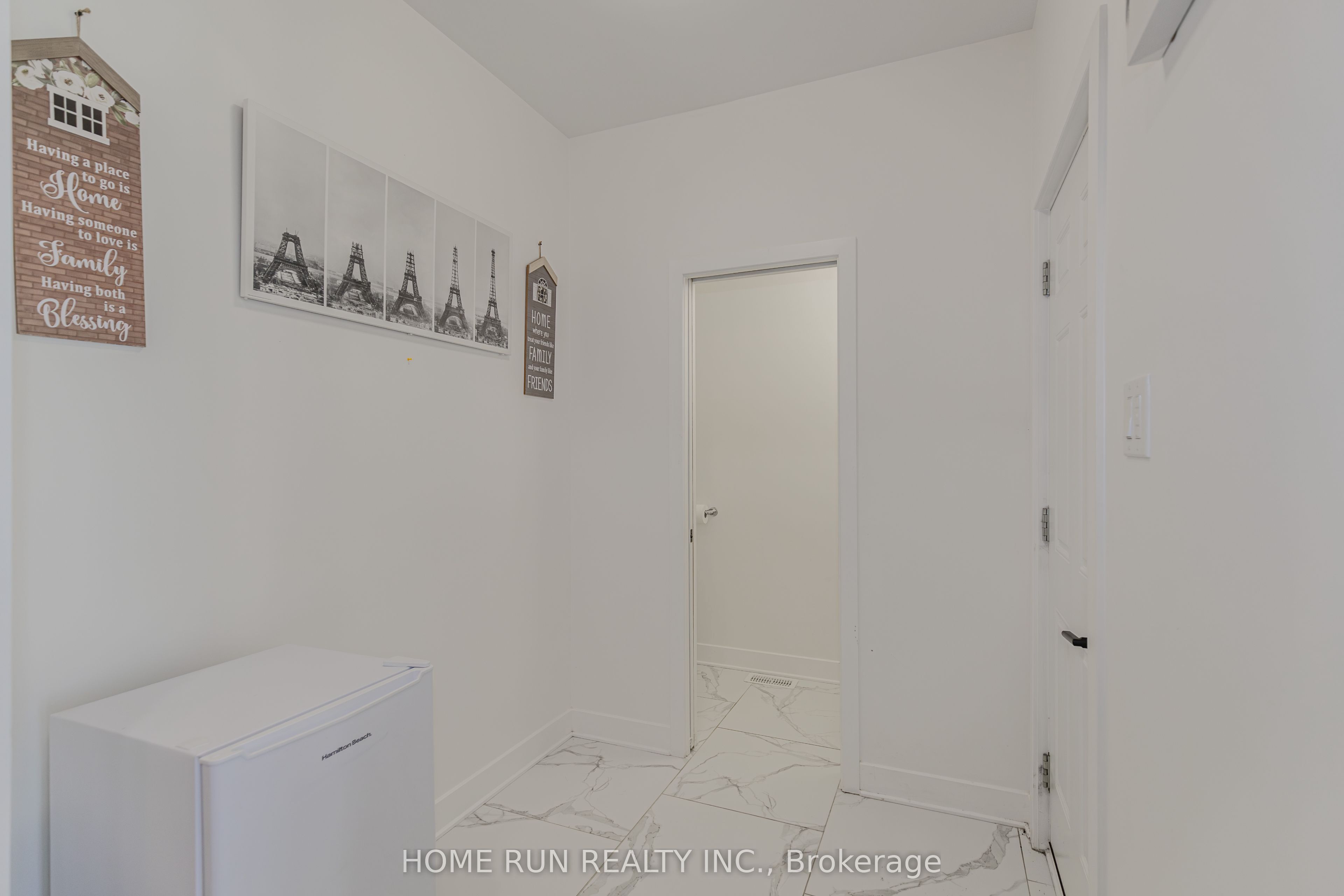 206 Bristol Crescent Property Photo 6