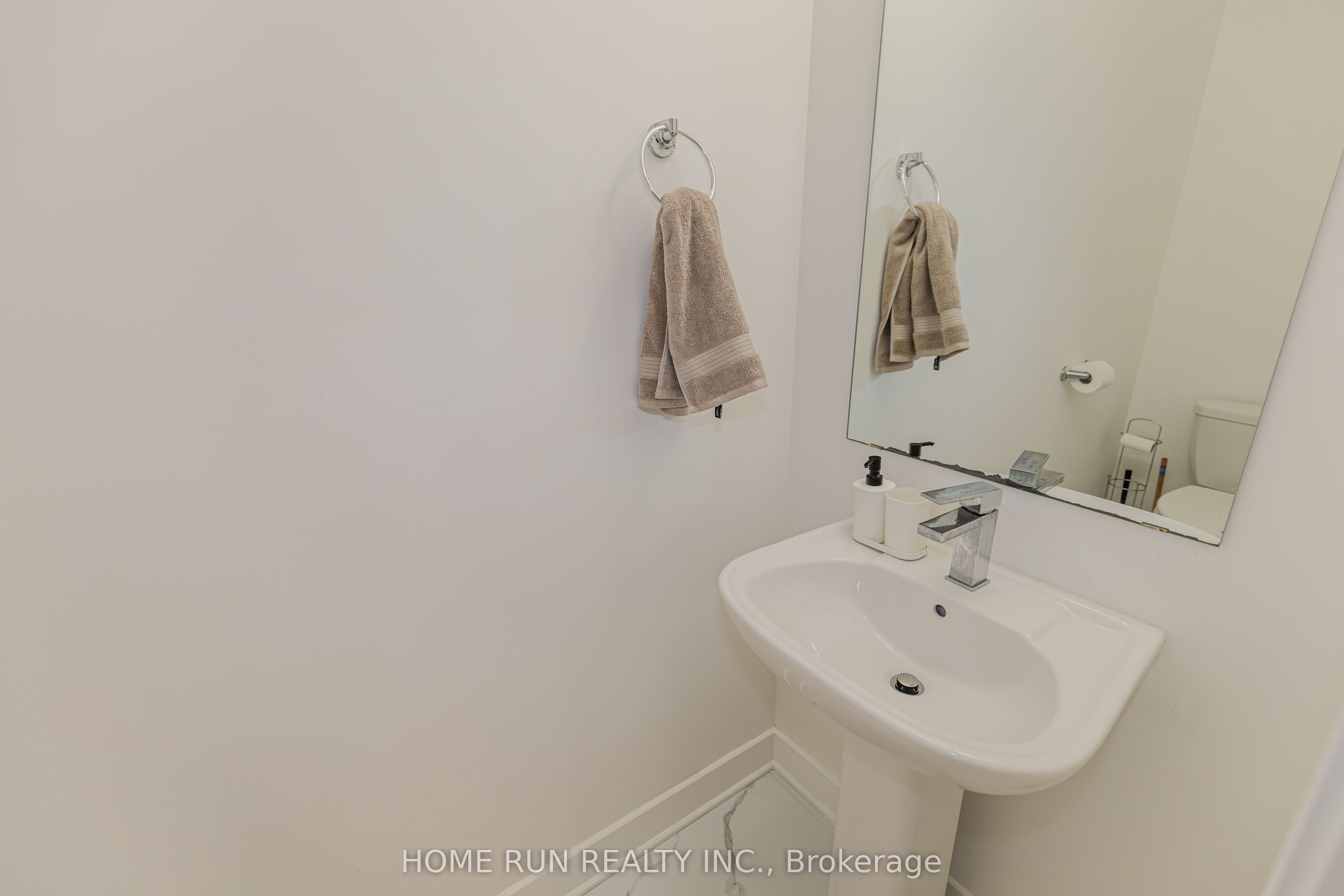 206 Bristol Crescent Property Photo 7
