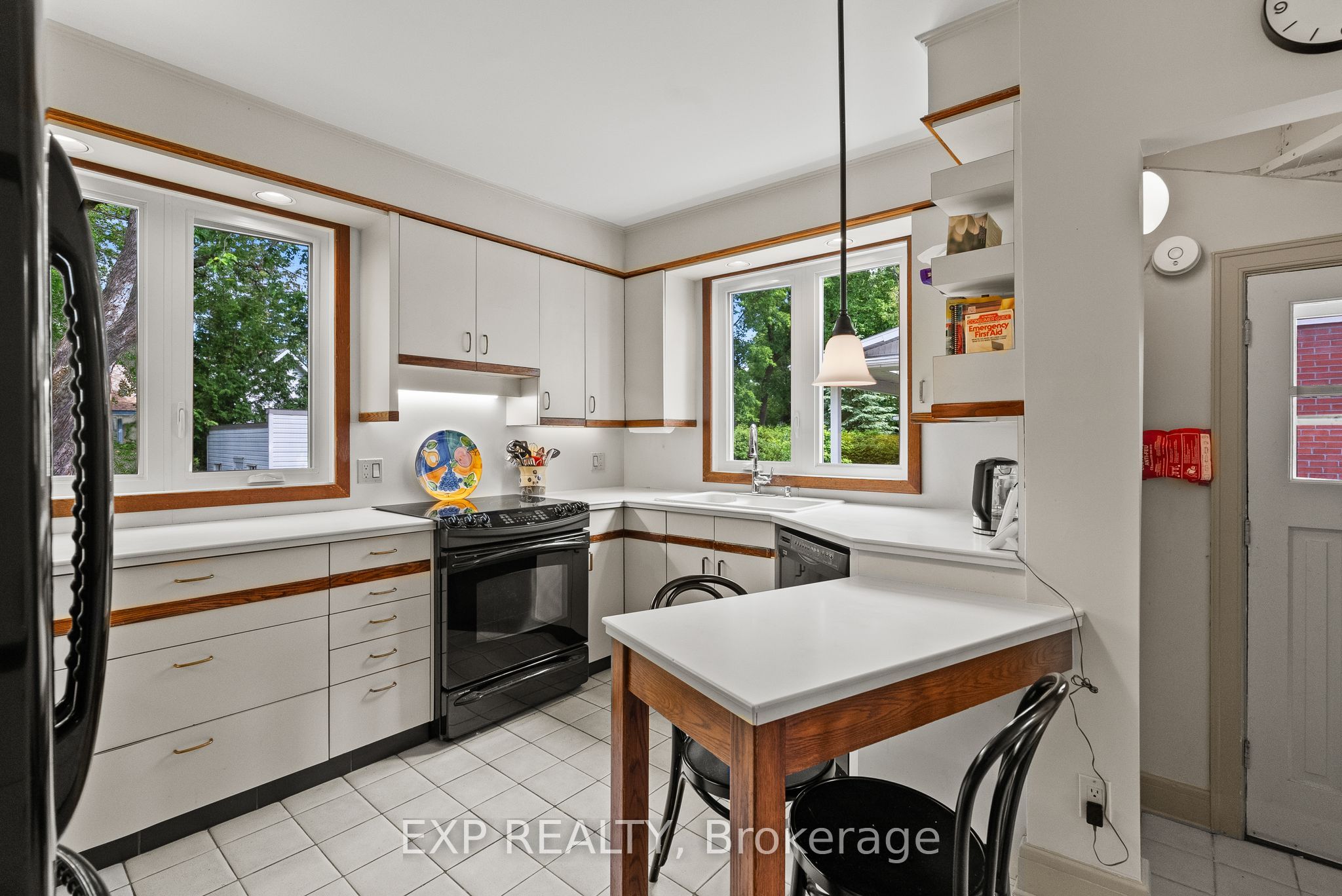 579 Broadview Avenue Property Photo 6