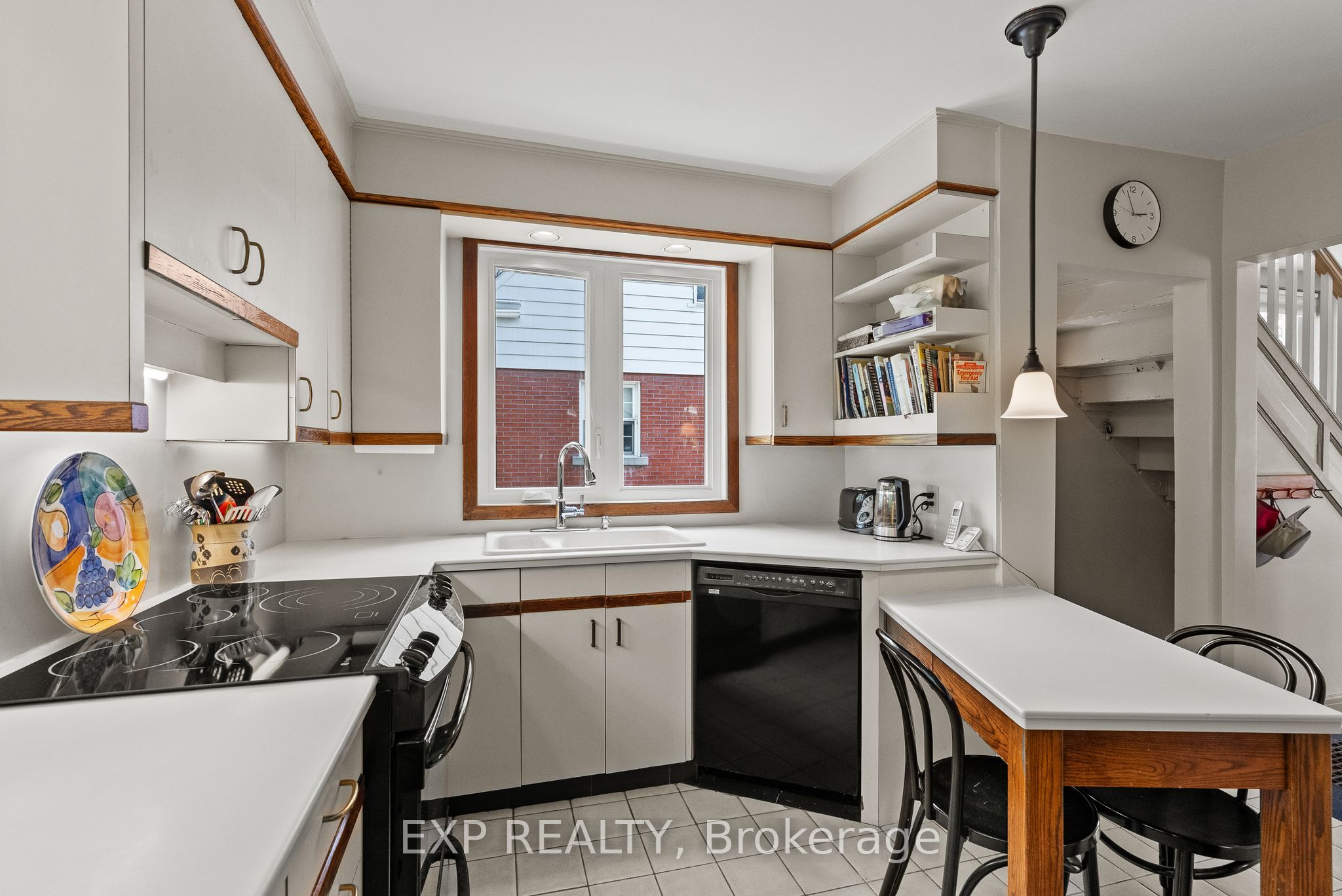 579 Broadview Avenue Property Photo 7