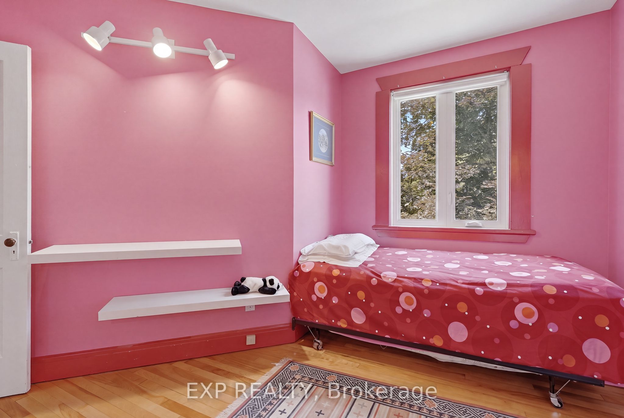 579 Broadview Avenue Property Photo 24