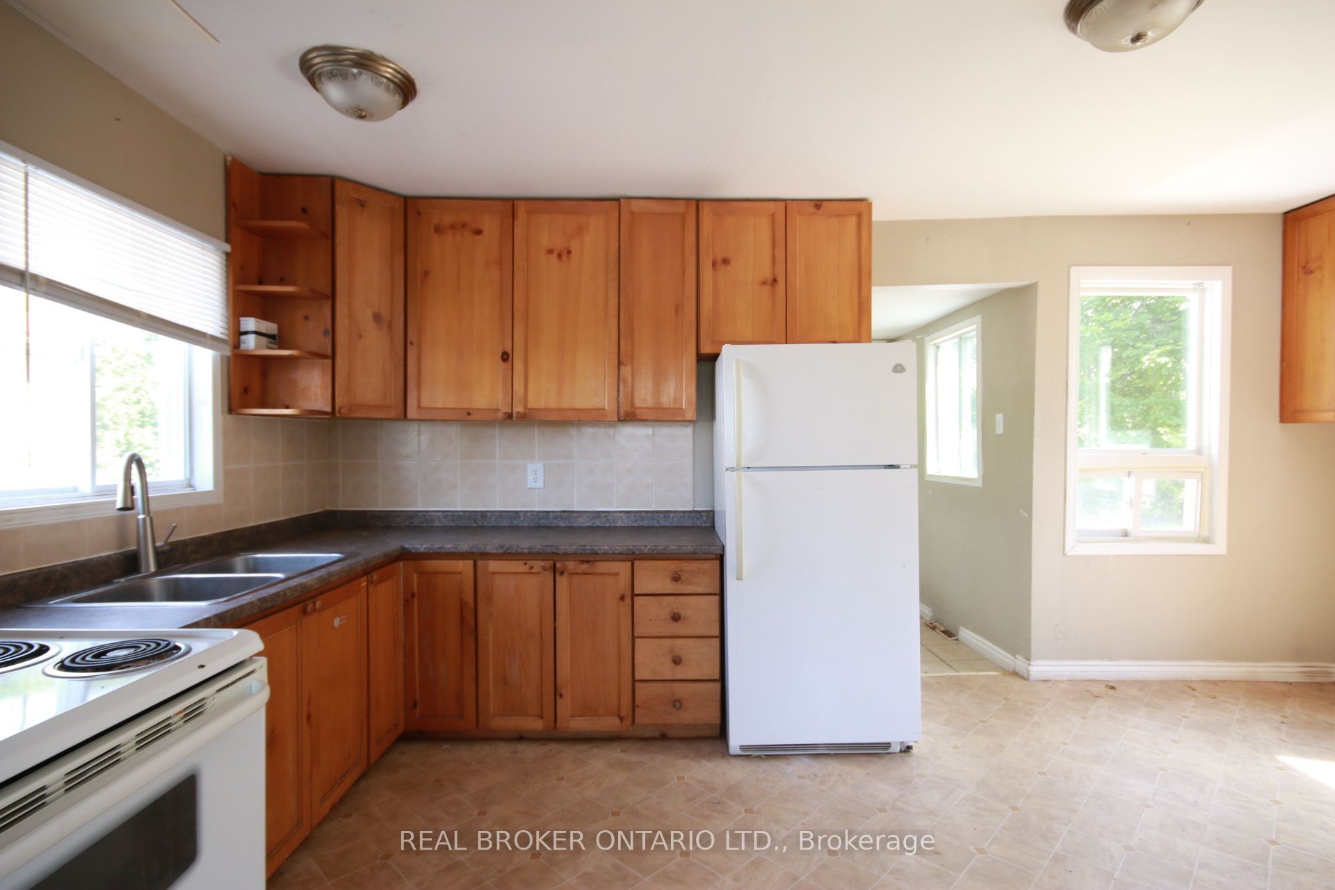 236 Mountain Street Property Photo 3