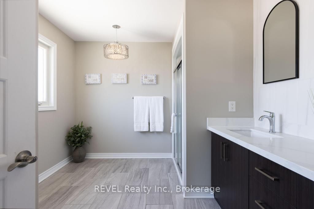 7819 Pender Street Property Photo 25