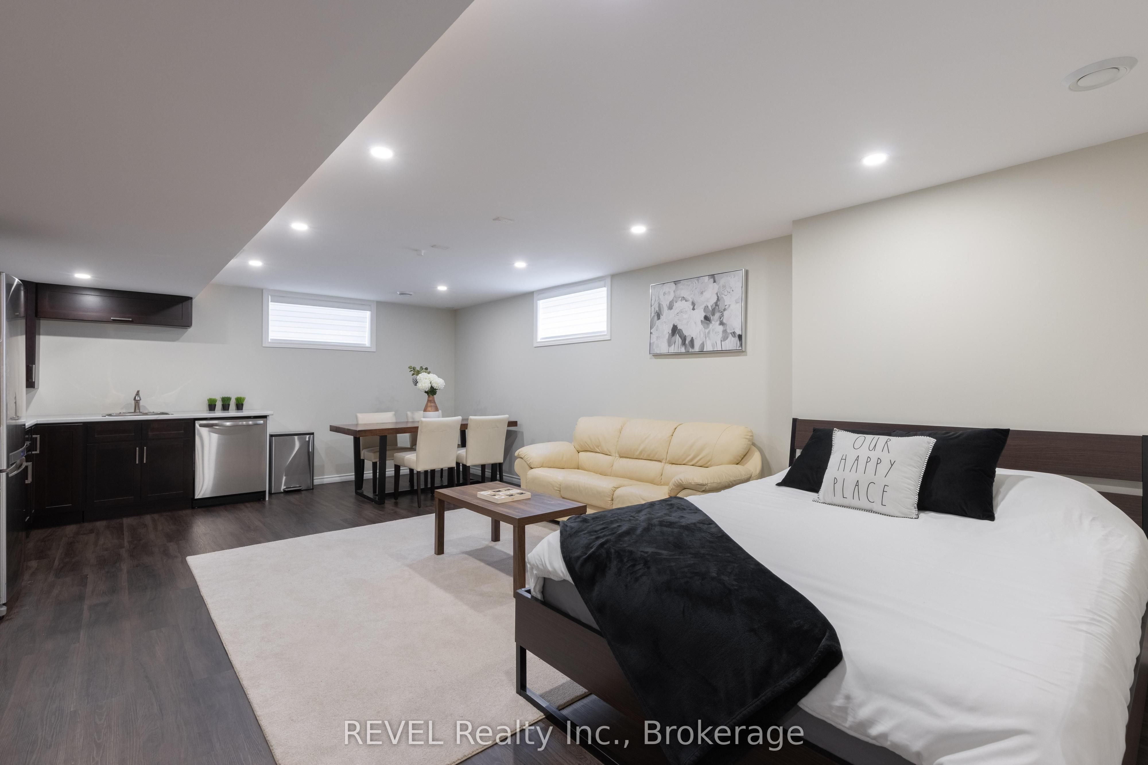 7819 Pender Street Property Photo 34