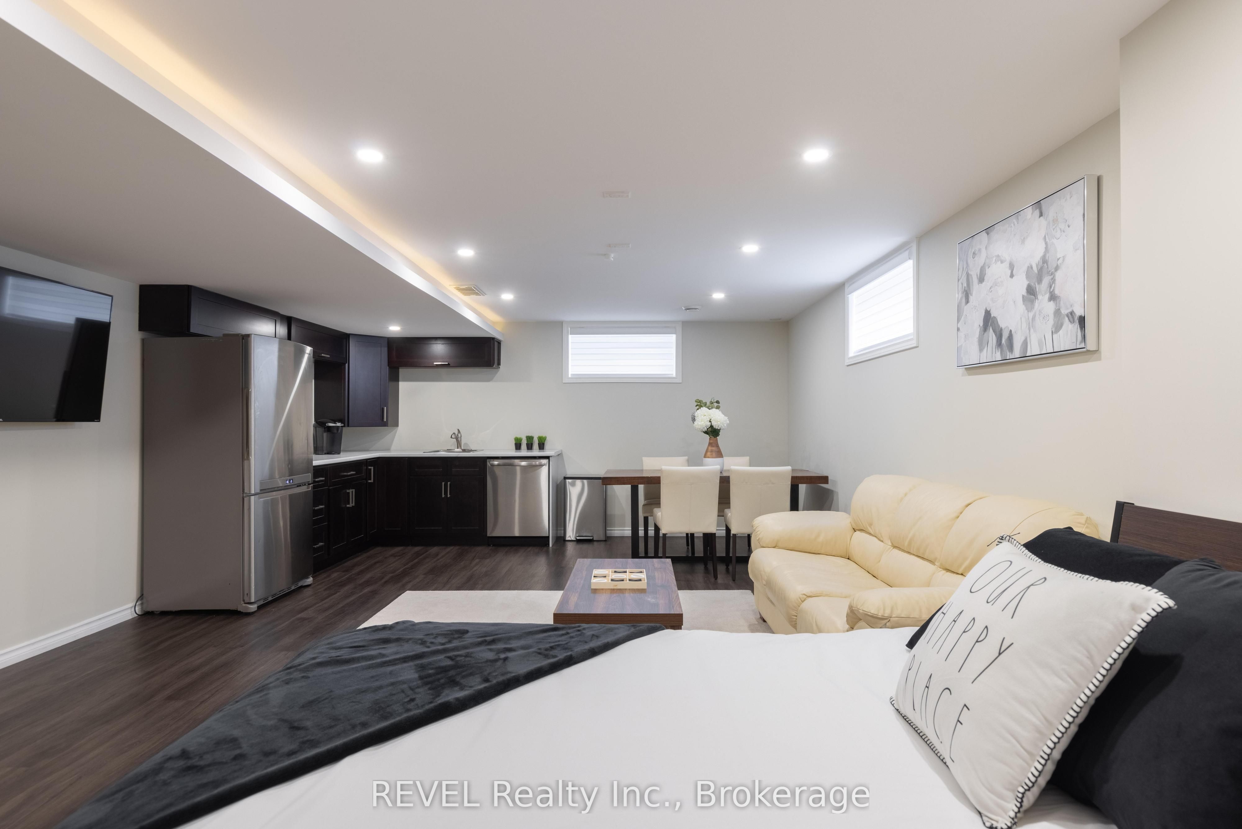 7819 Pender Street Property Photo 35