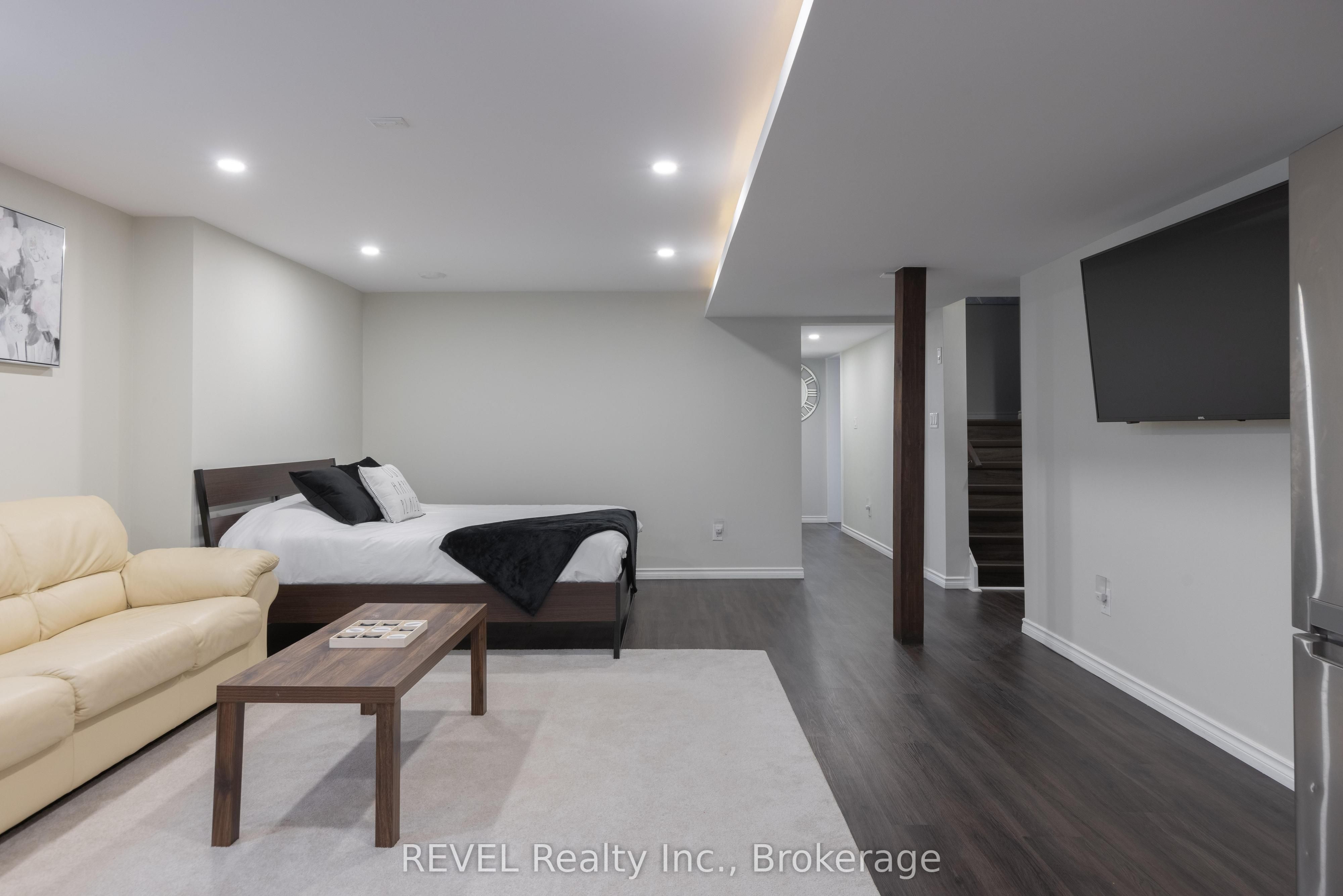 7819 Pender Street Property Photo 37