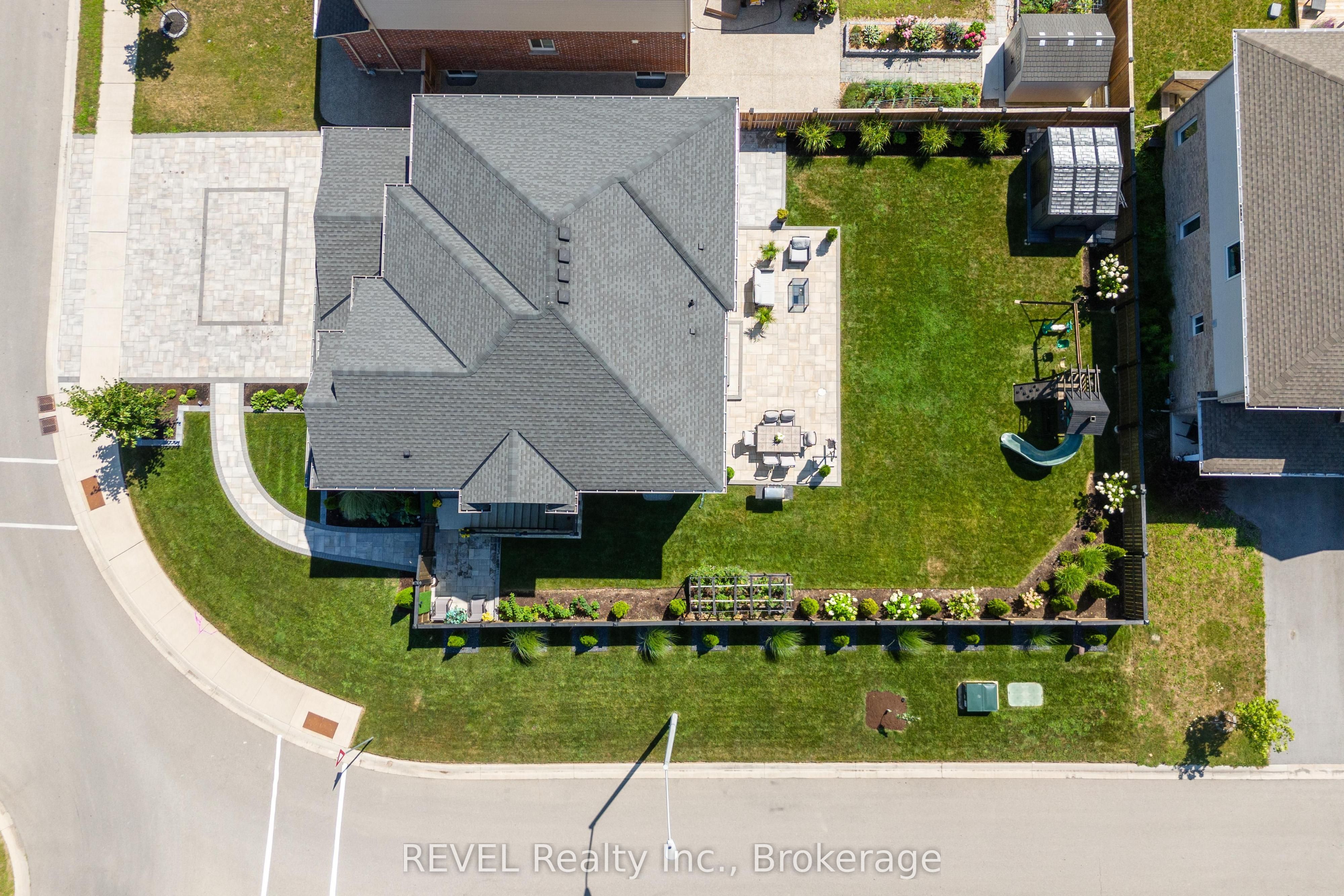 7819 Pender Street Property Photo 46