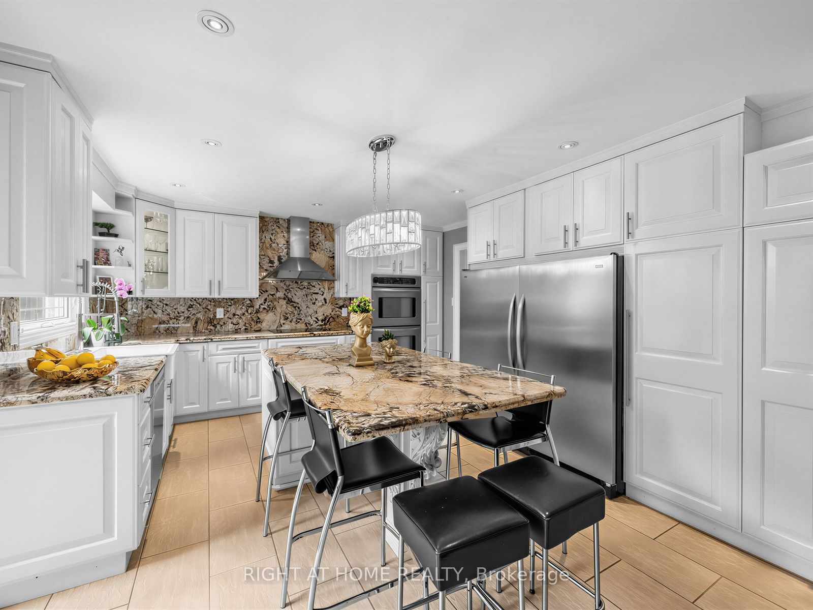 608 Highvalley Road Property Photo 16