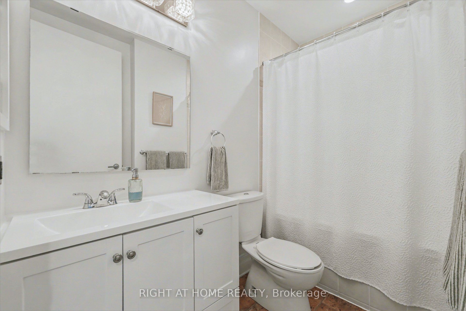 330 Loretta Avenue S 810 Property Photo 20