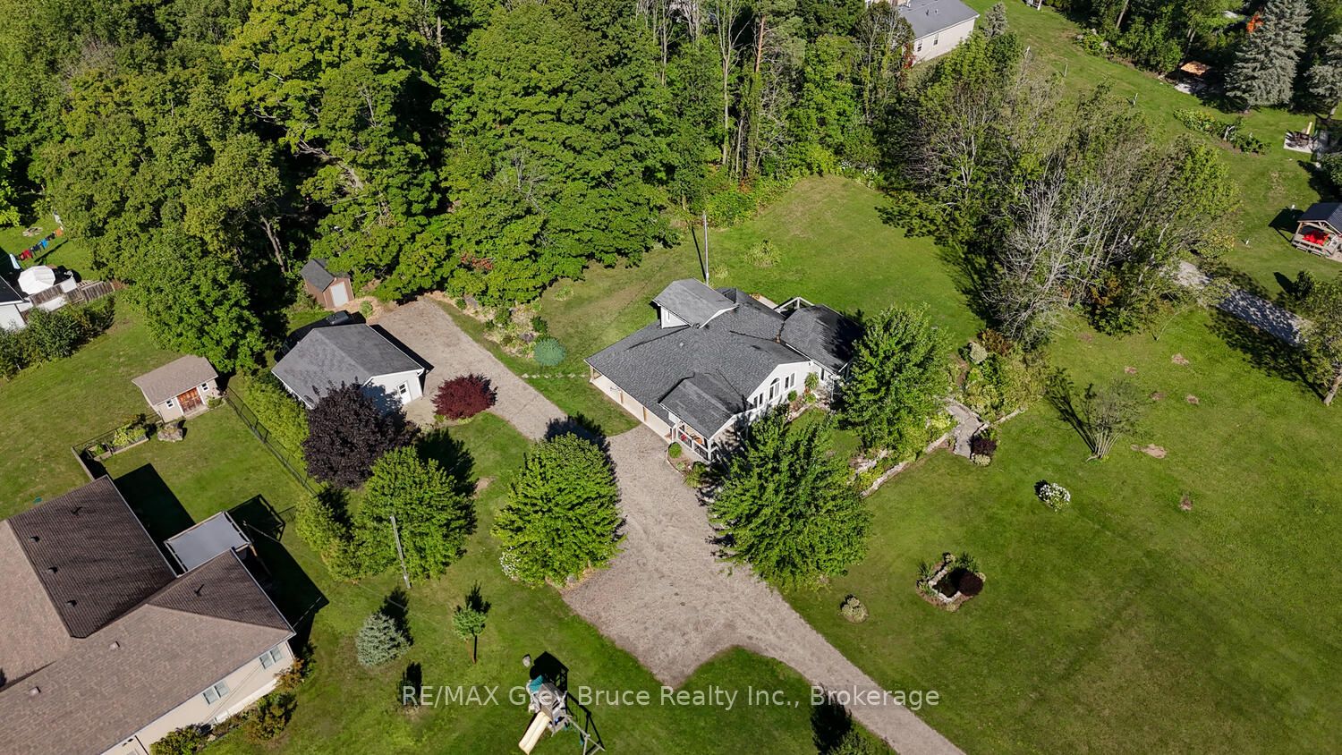 106 Drive-in Crescent Property Photo 3