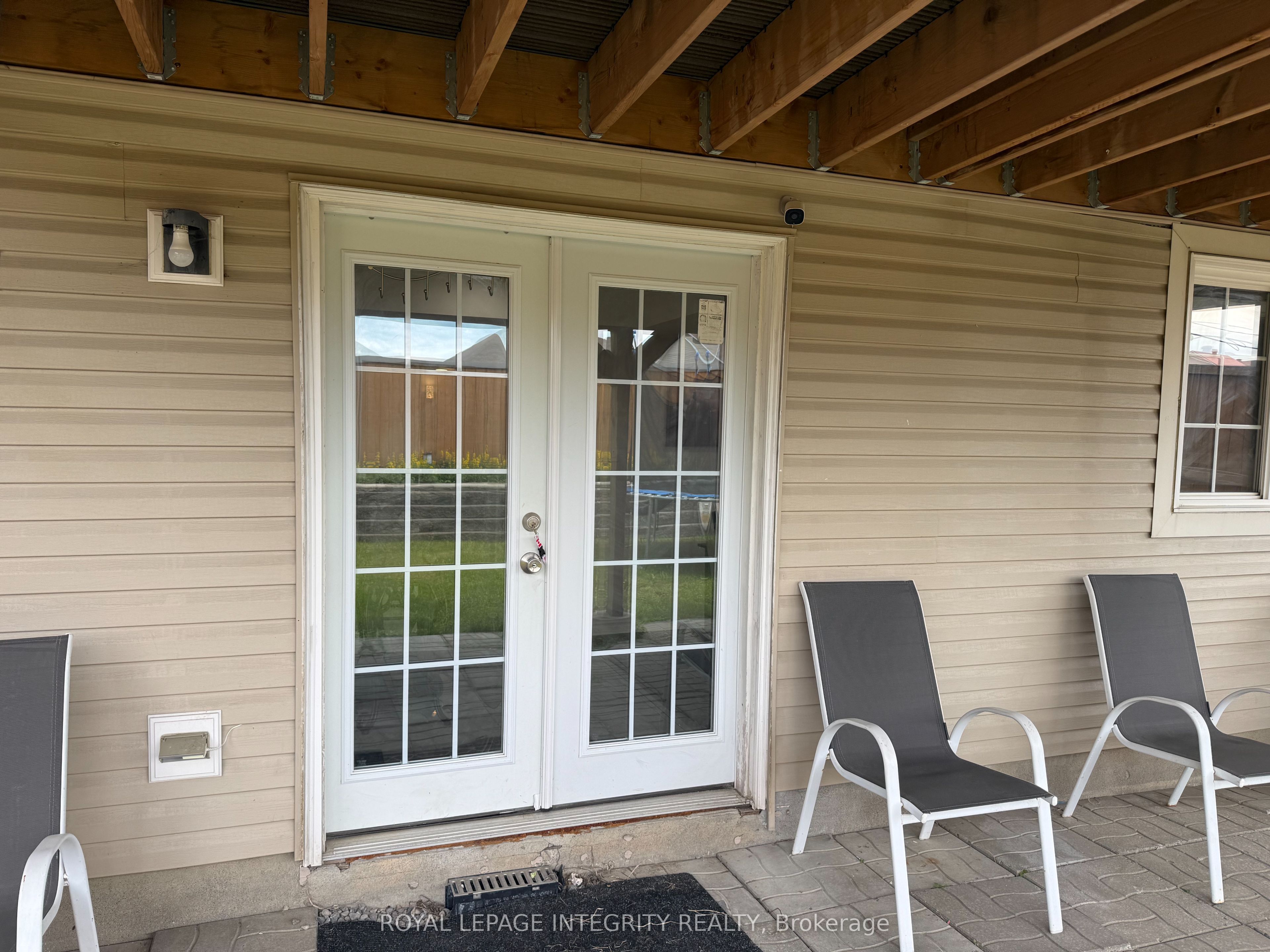 219 Lucinda Crescent Property Photo 2