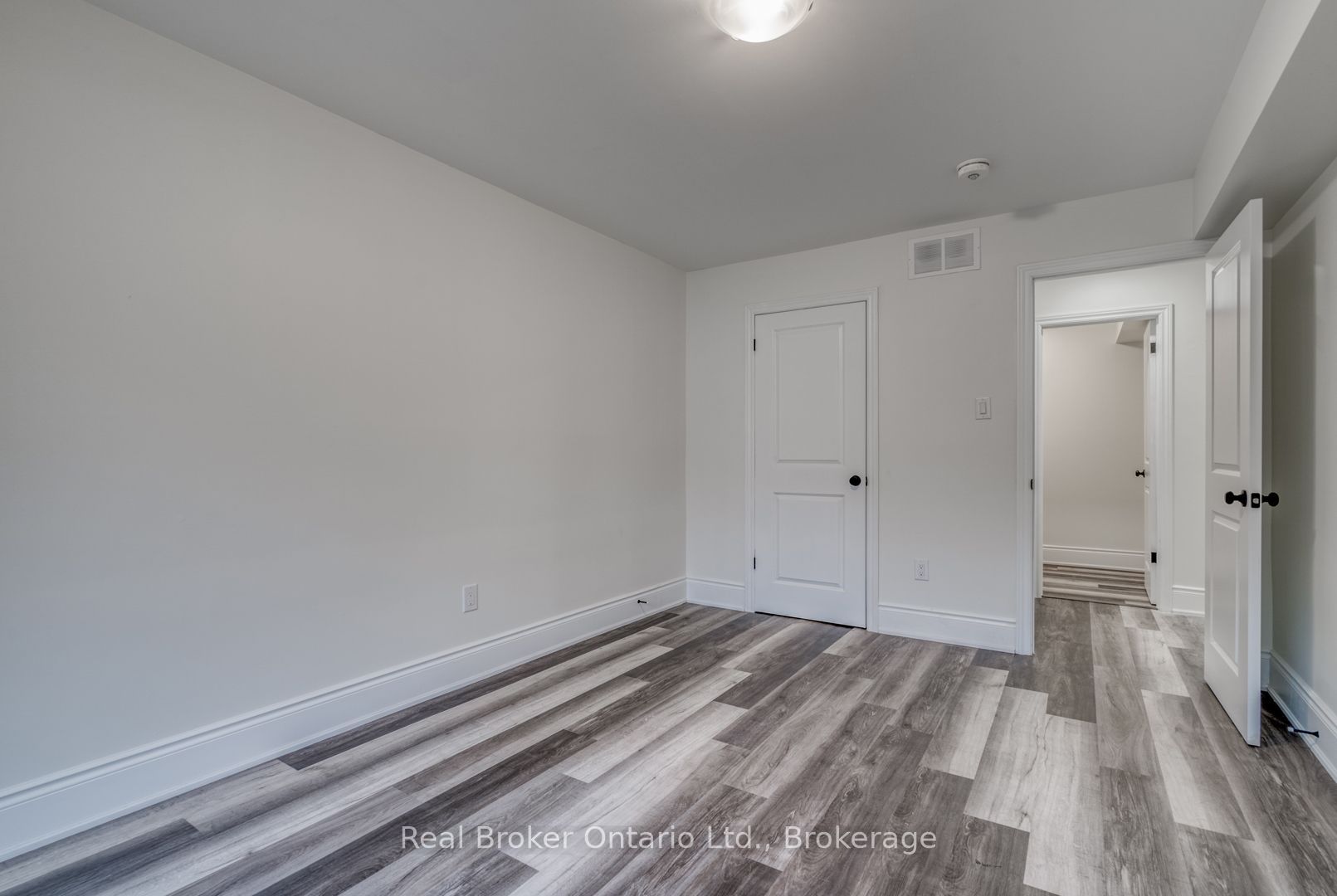 220 Caroline Street S 1 Property Photo 14