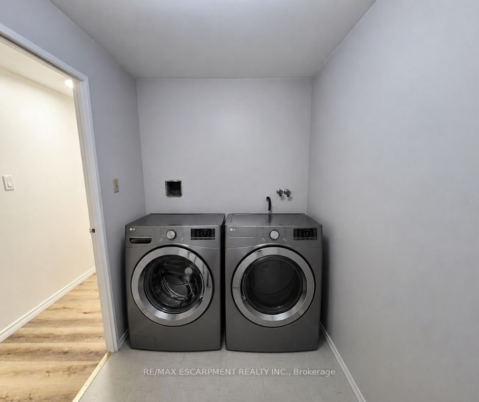 421 Fairview Drive 105 Property Photo 10