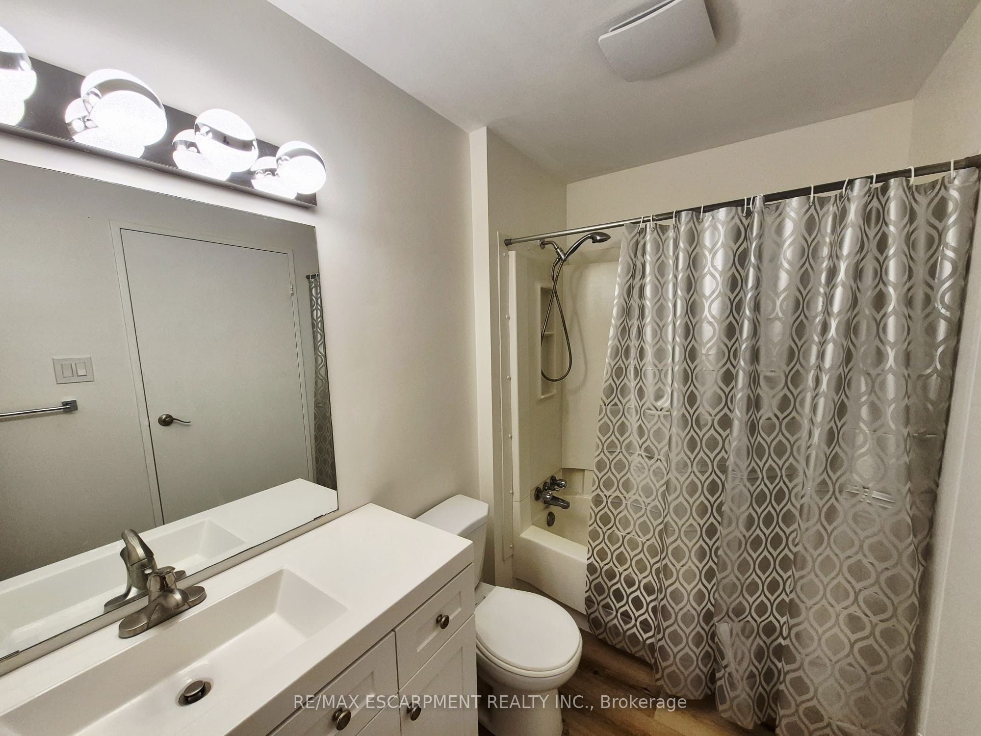 421 Fairview Drive 105 Property Photo 11