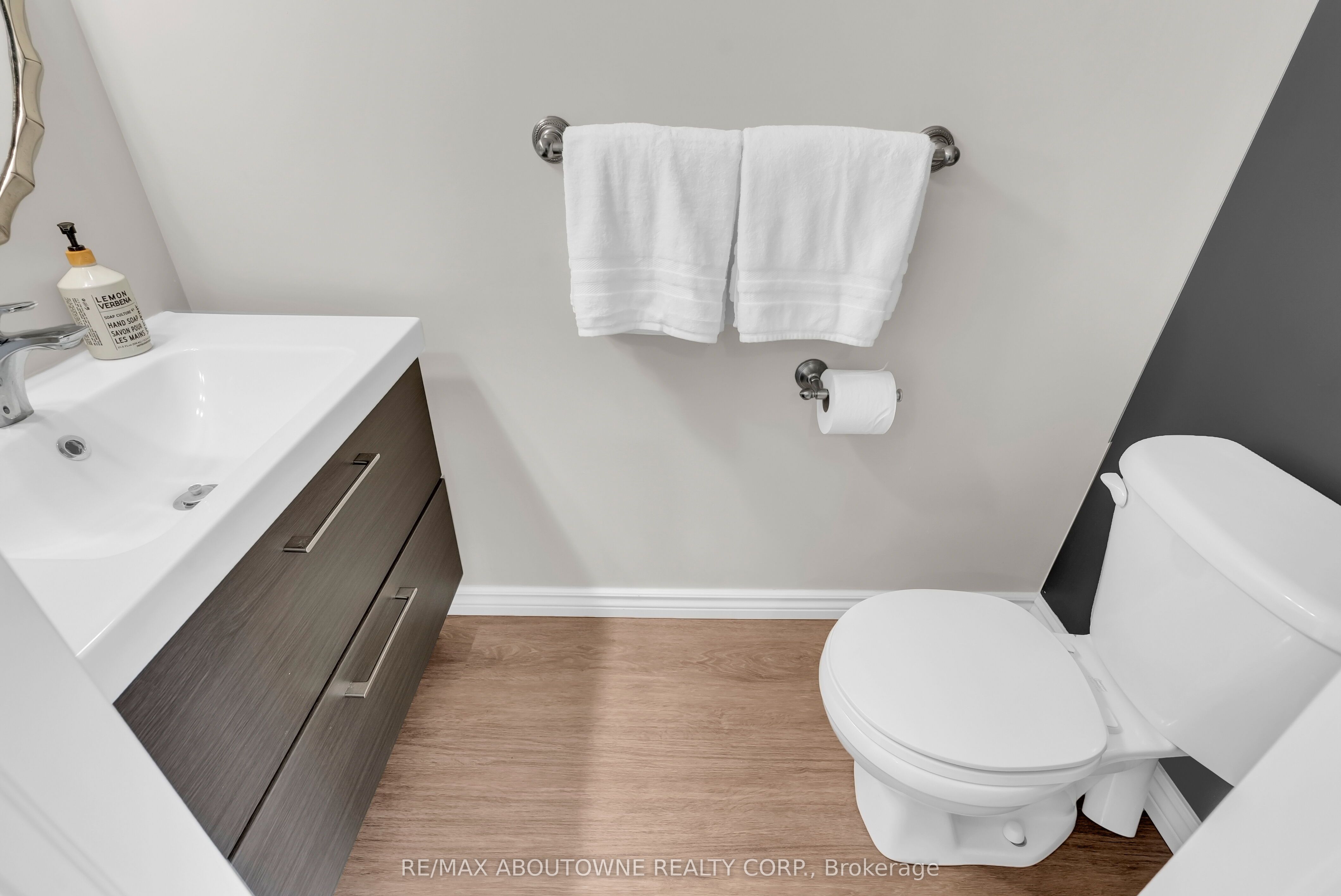 151 Clairfields Drive E 15 Property Photo 12
