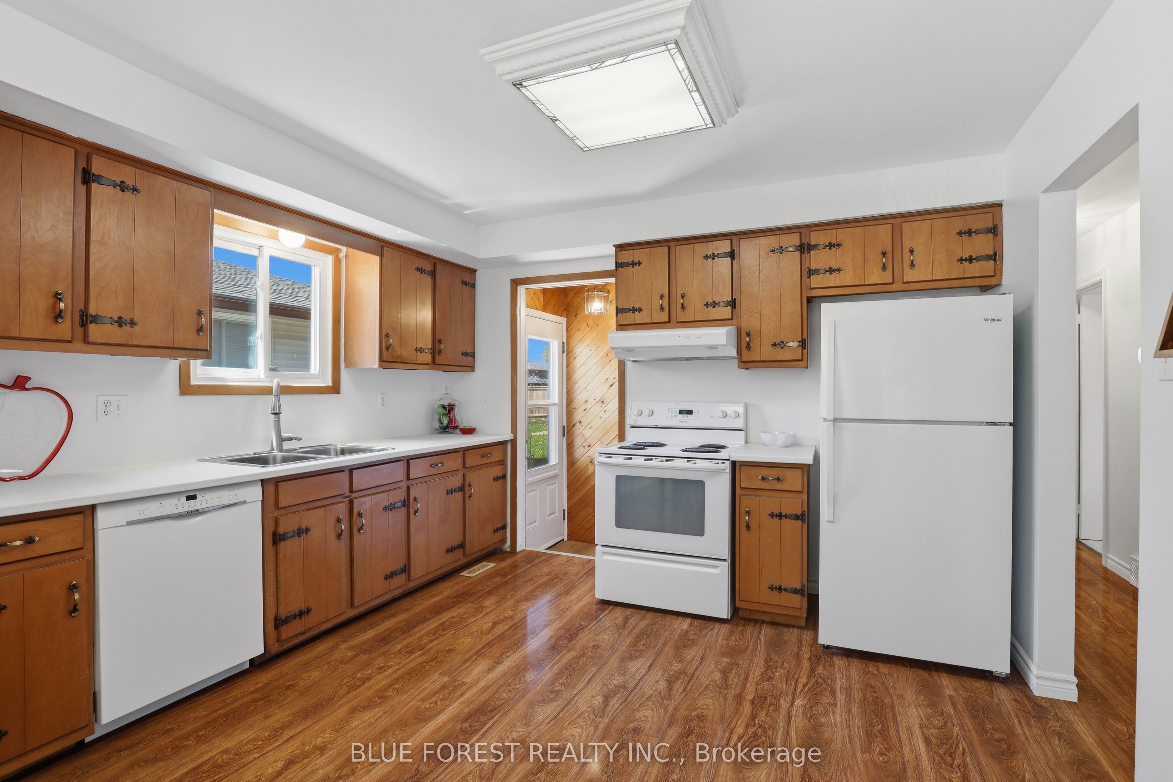 93 Nicholas Crescent Property Photo 6