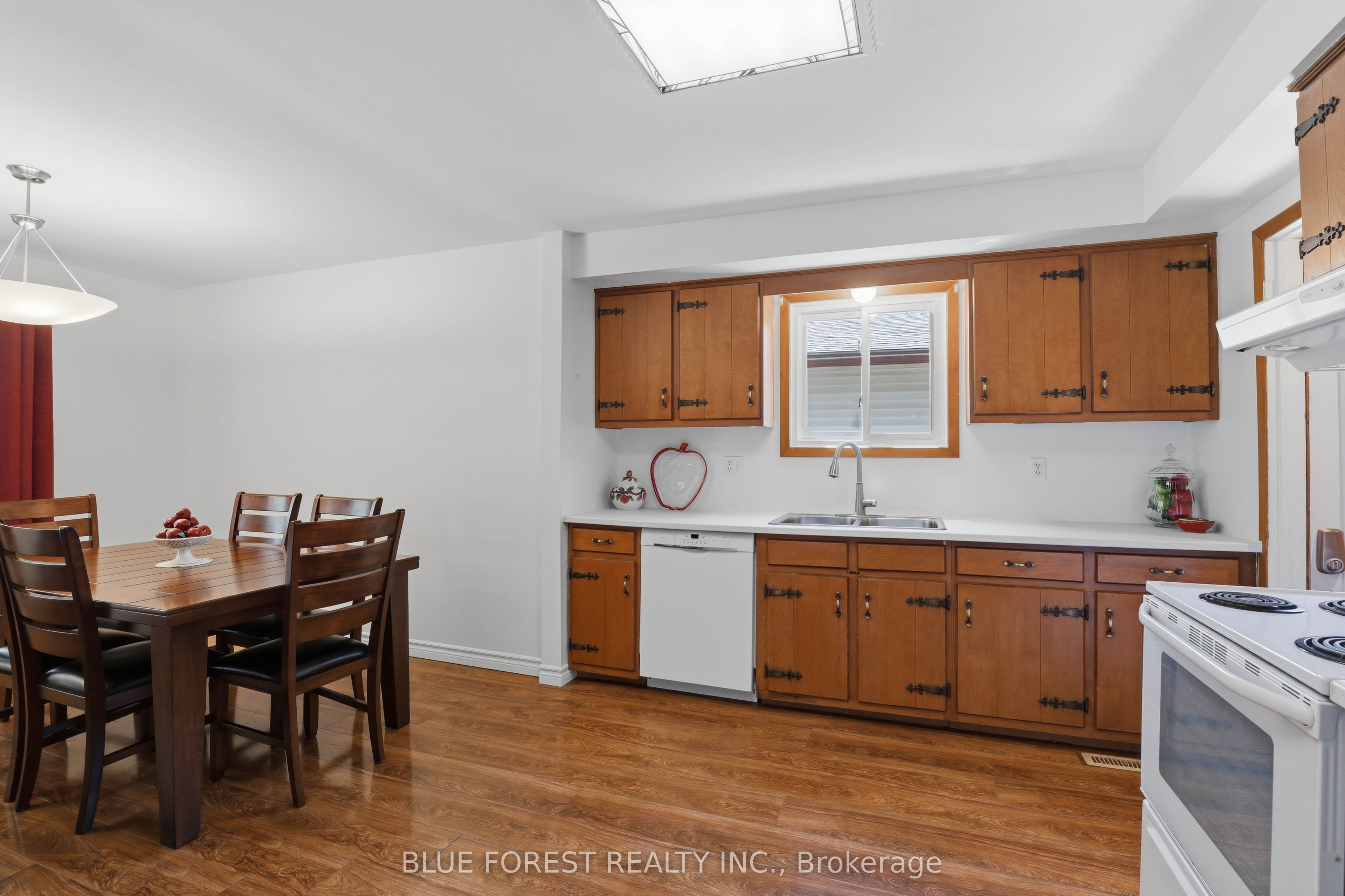 93 Nicholas Crescent Property Photo 8