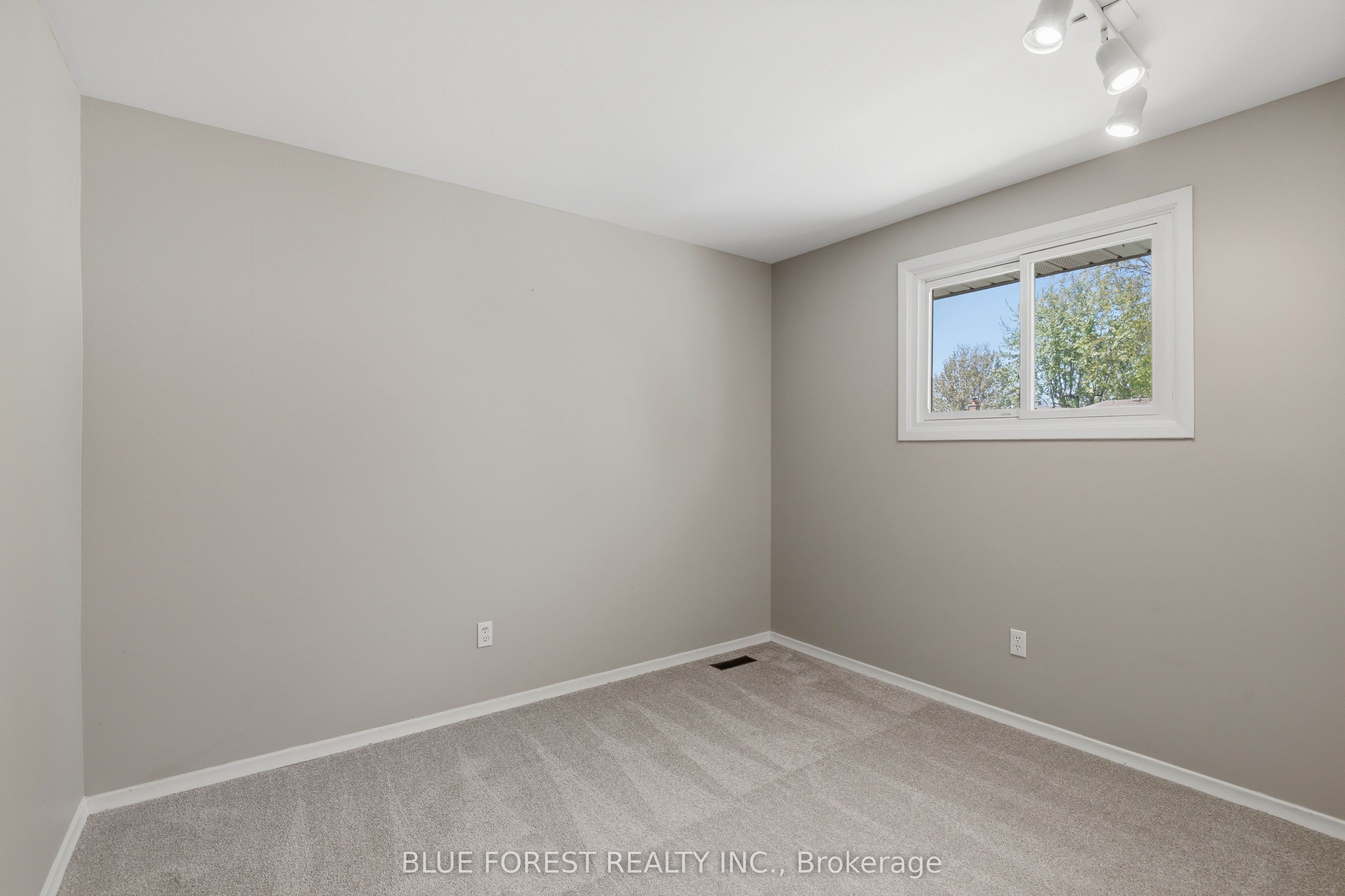 93 Nicholas Crescent Property Photo 11