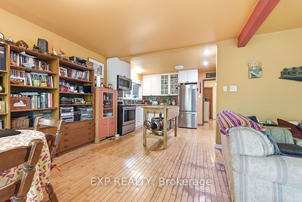 2205 Calabogie Road Property Photo 9