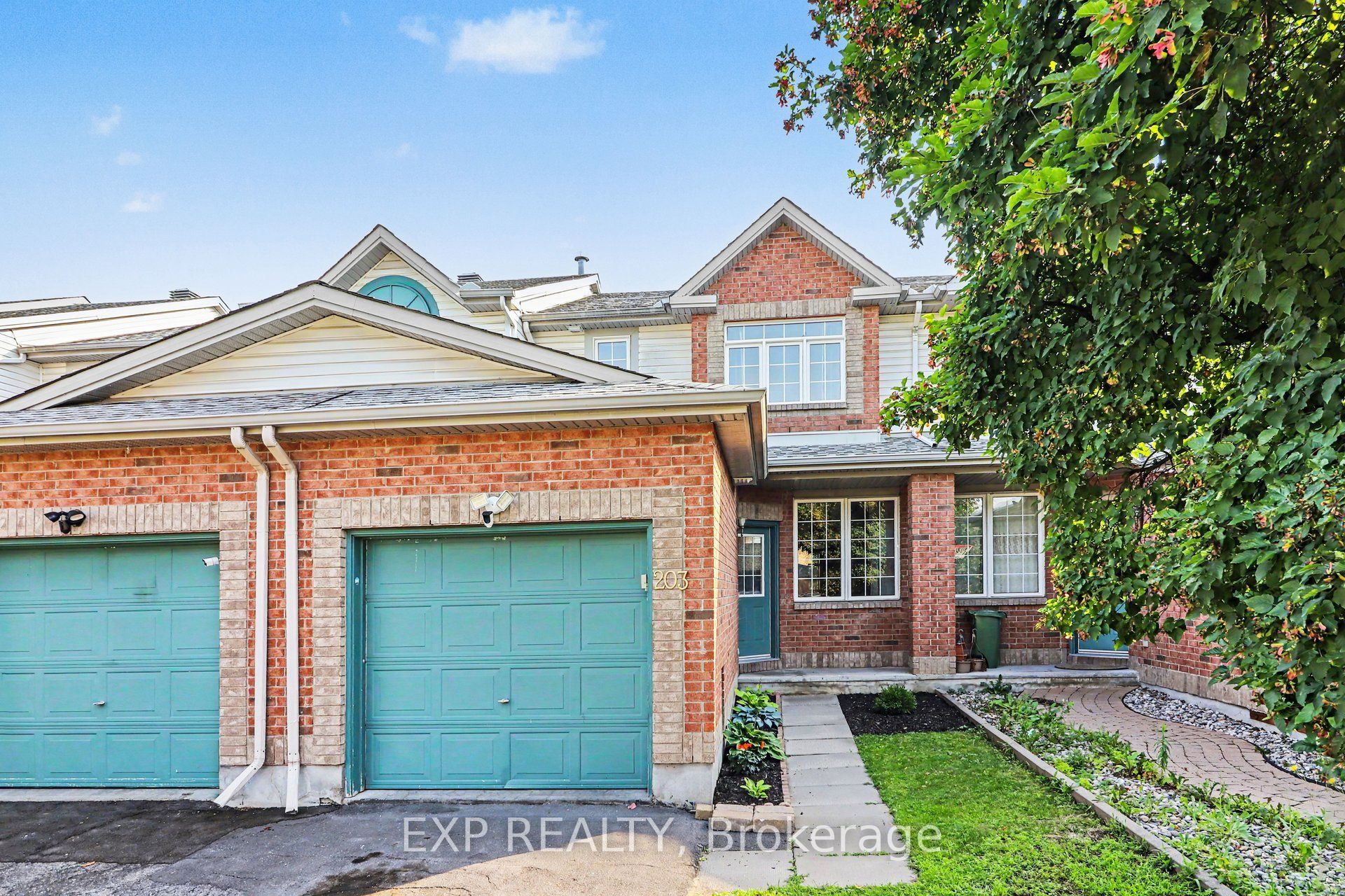 203 Duntroon Circle Property Photo 1