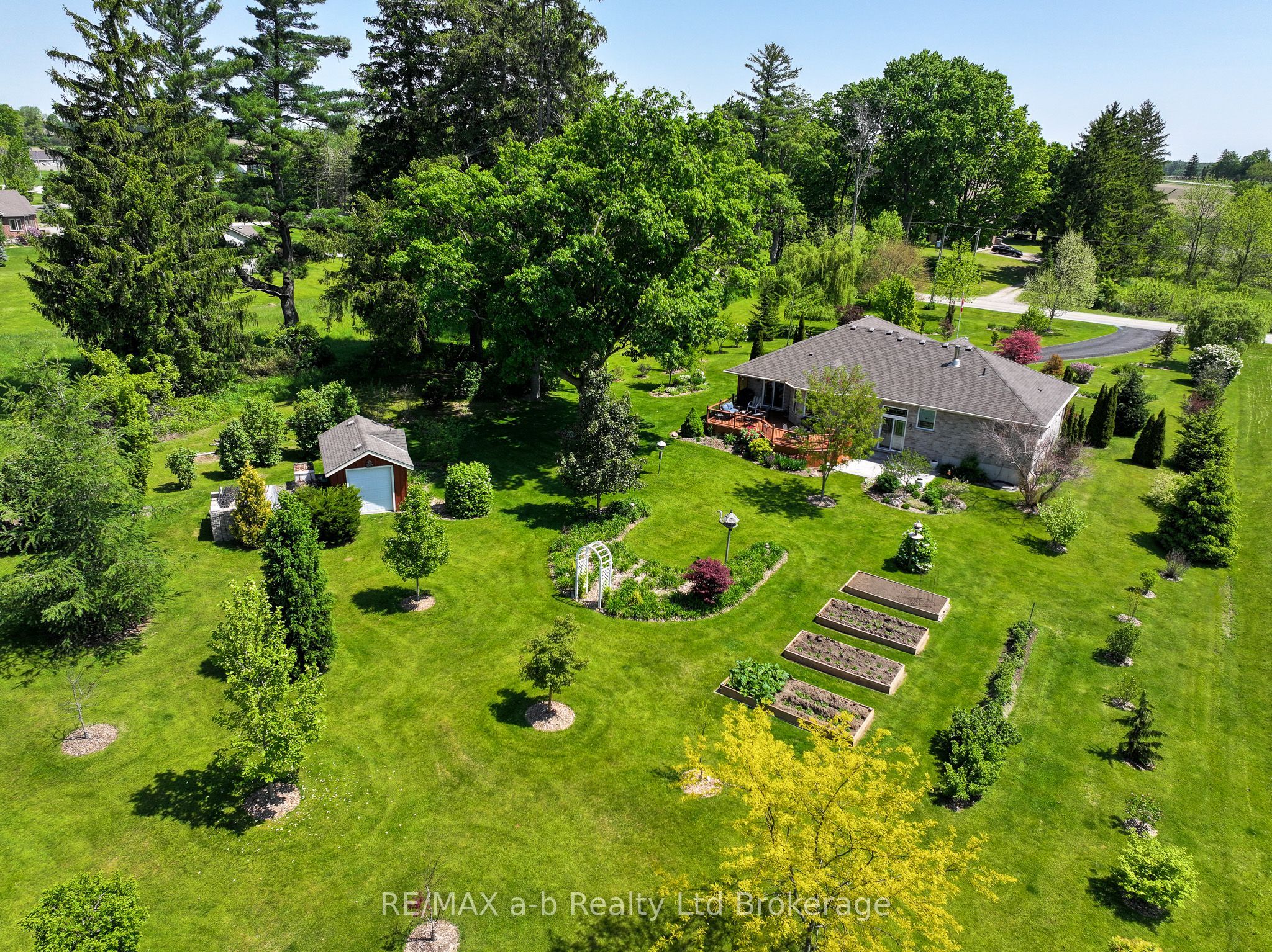 261 Middle Townline Road Property Photo 7