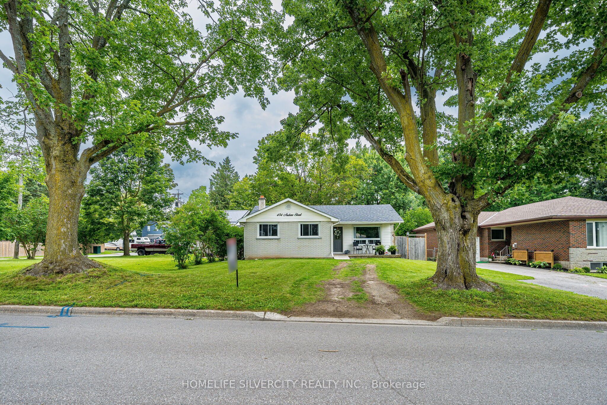 404 Andrew Street Property Photo 3