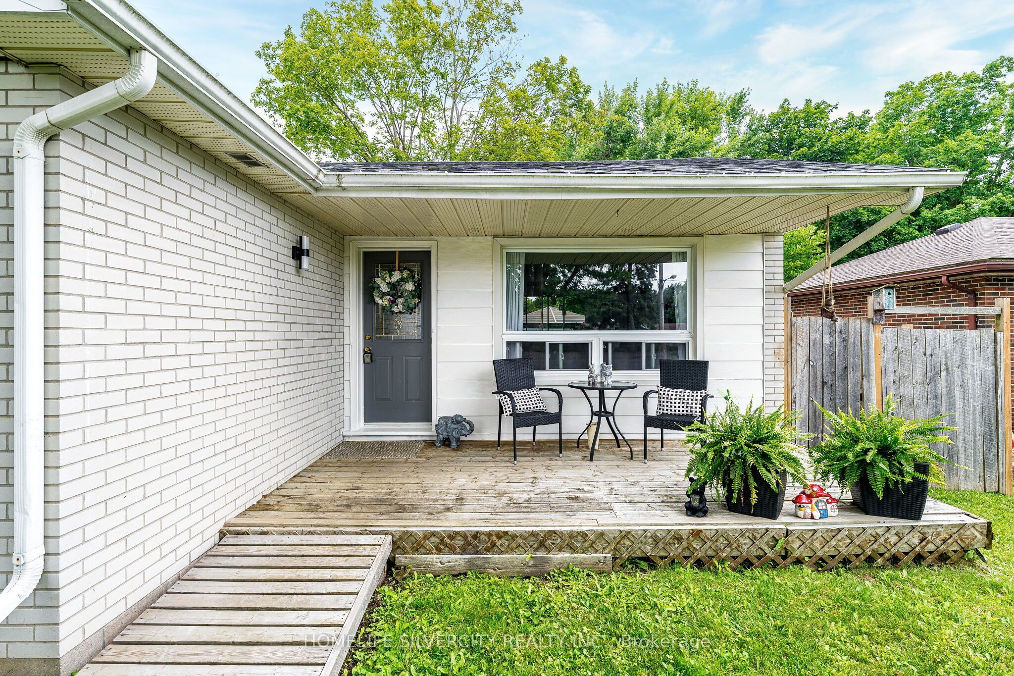 404 Andrew Street Property Photo 4