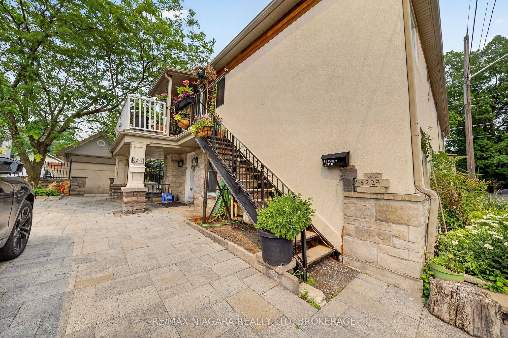 6235 Drummond Road Property Photo 6
