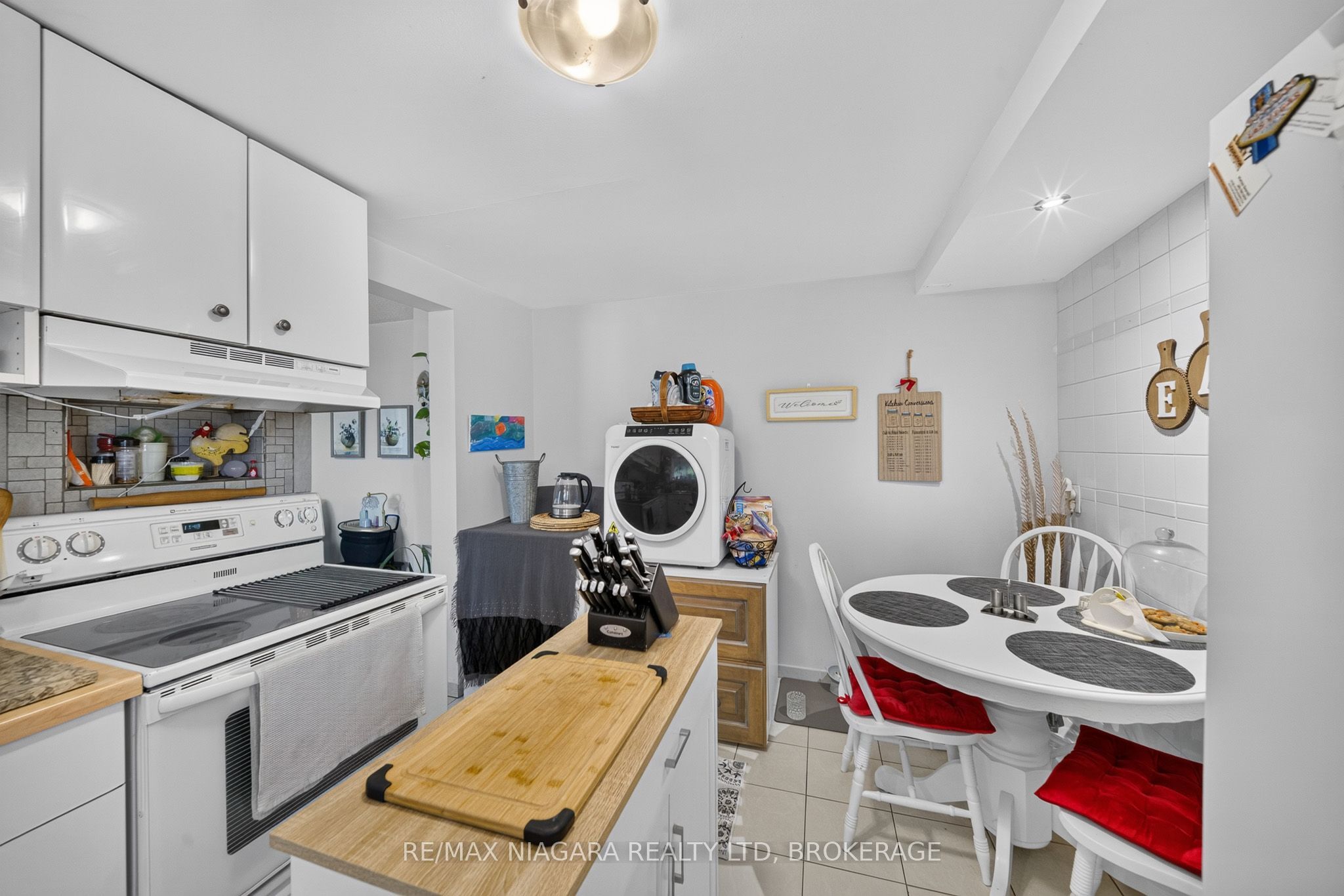 6235 Drummond Road Property Photo 10