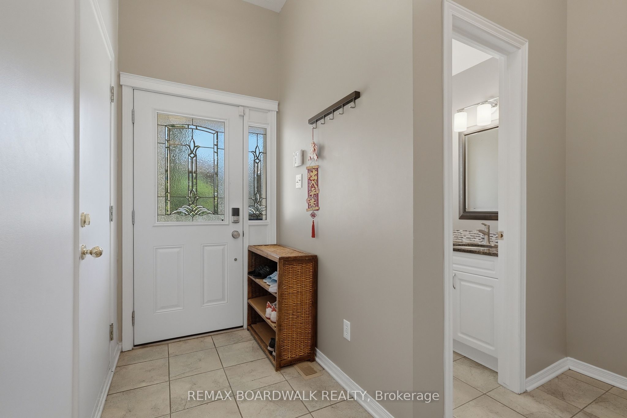 5981 Pineglade Crescent Property Photo 4