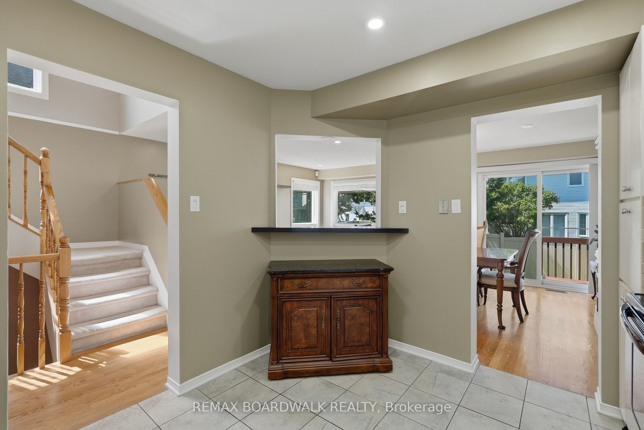 5981 Pineglade Crescent Property Photo 10