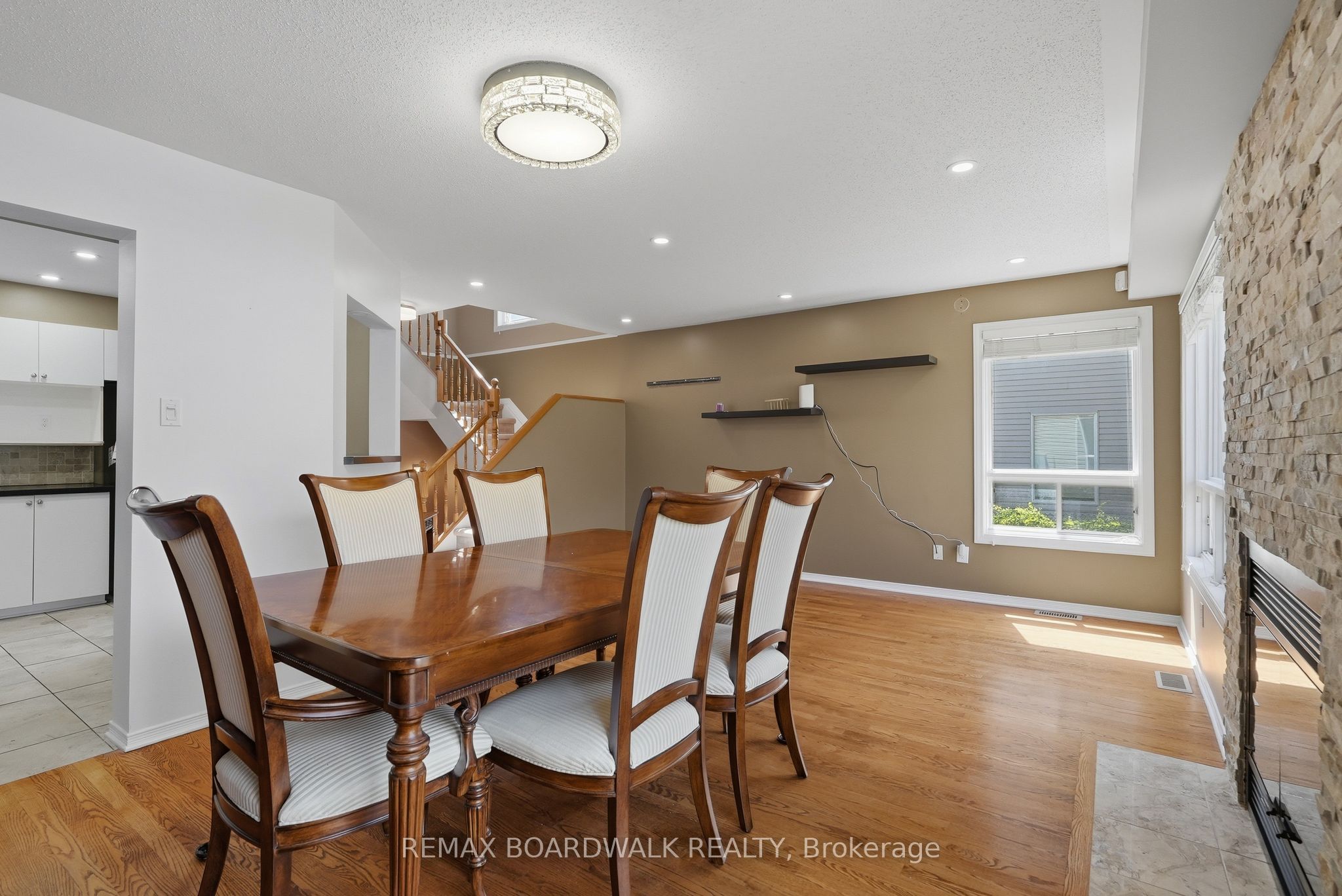 5981 Pineglade Crescent Property Photo 15