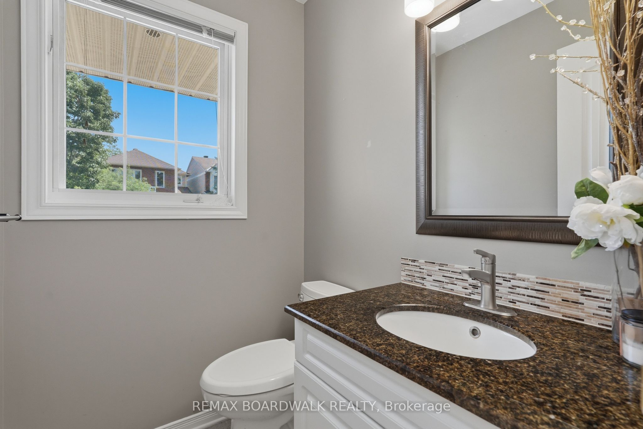 5981 Pineglade Crescent Property Photo 16