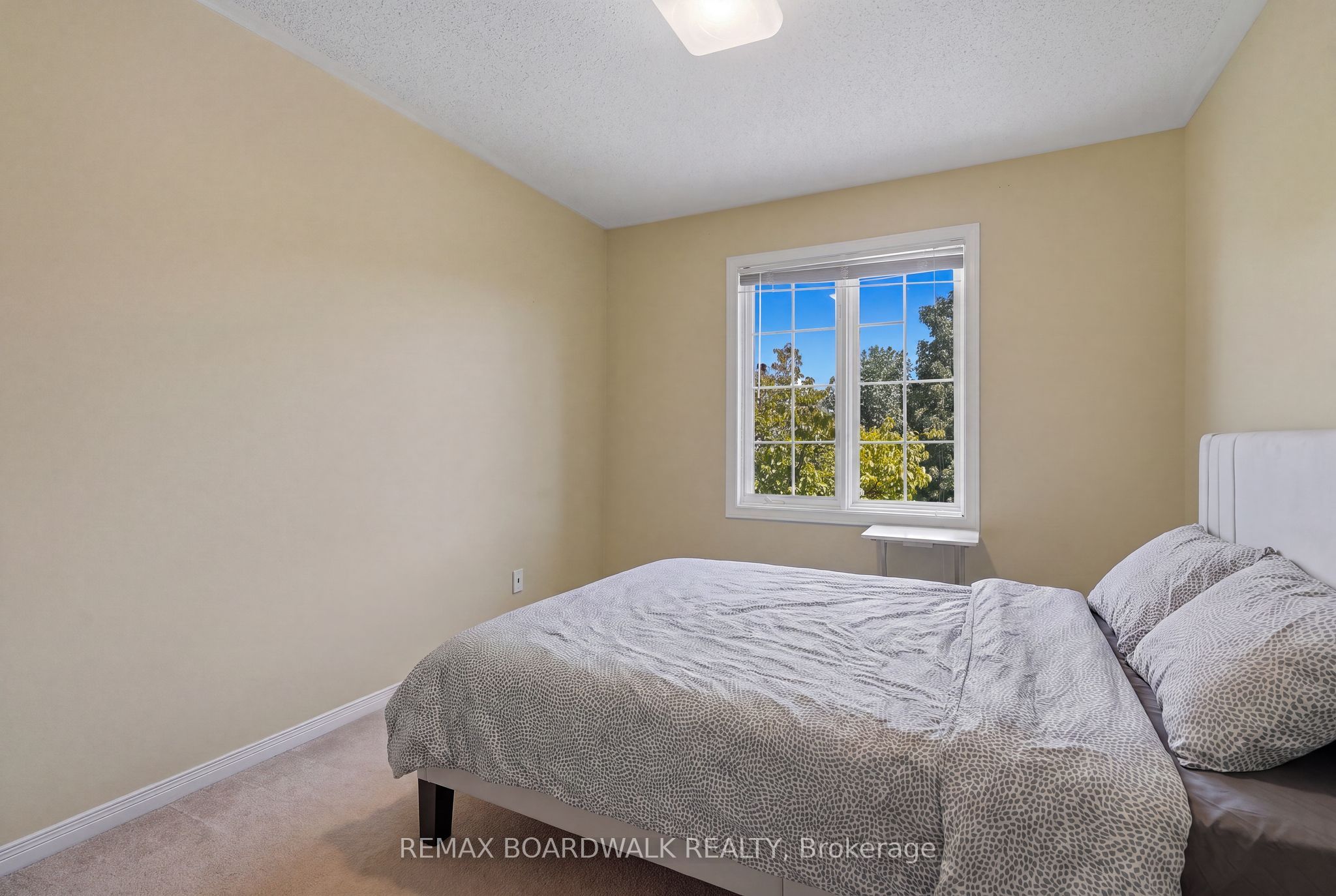5981 Pineglade Crescent Property Photo 25