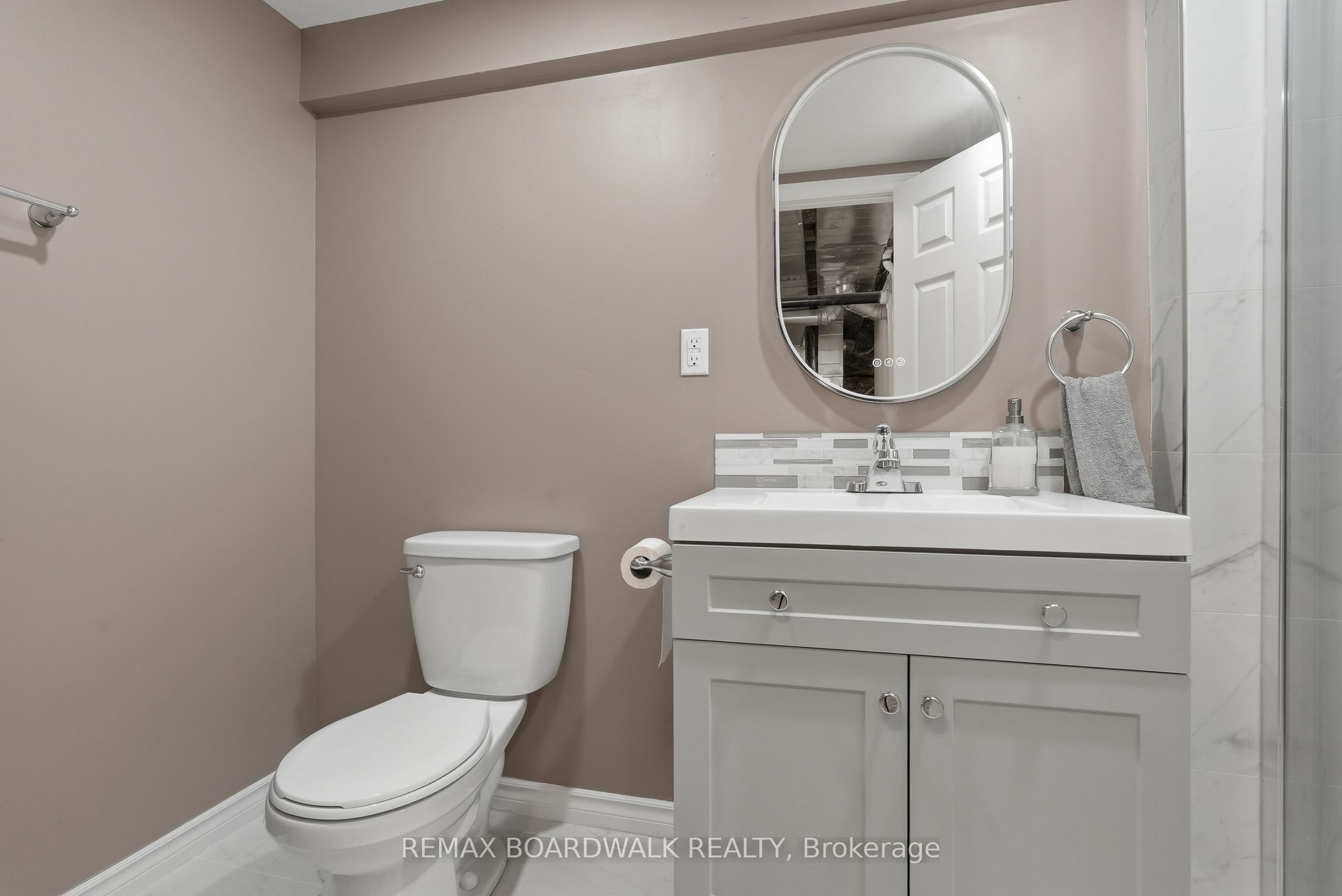 5981 Pineglade Crescent Property Photo 29