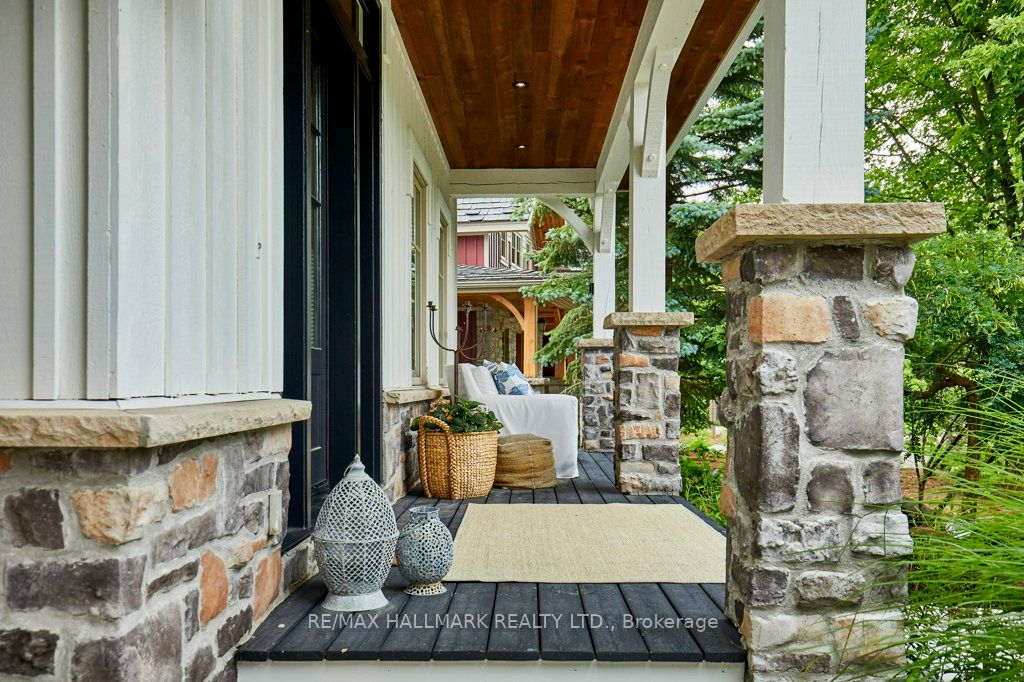 136 Snowbridge Way Property Photo 5