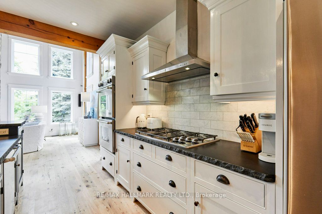 136 Snowbridge Way Property Photo 13
