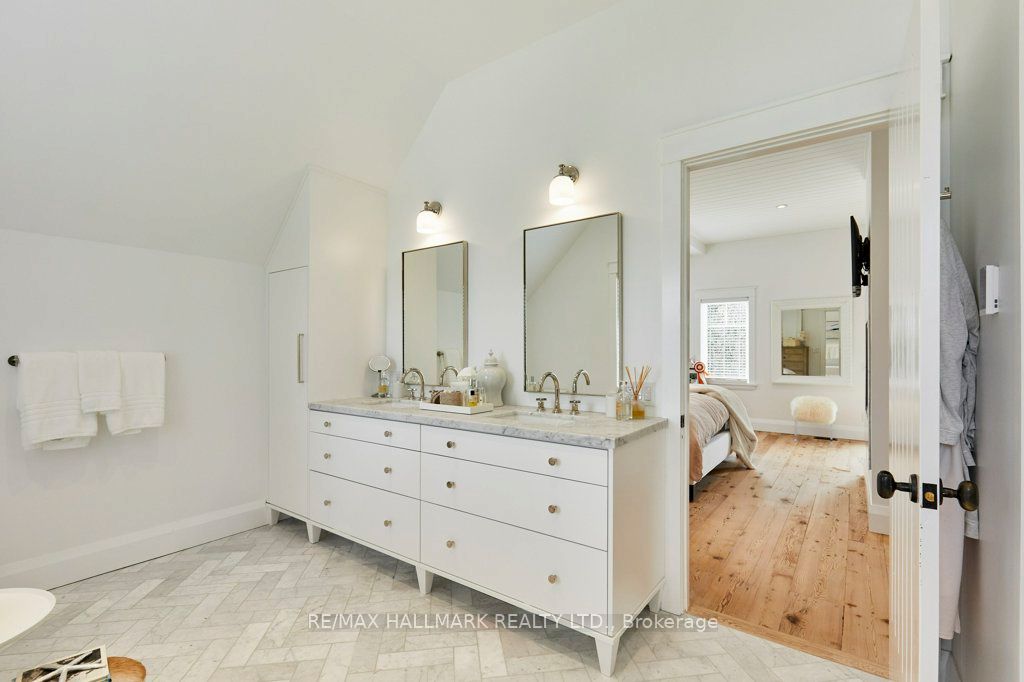 136 Snowbridge Way Property Photo 33