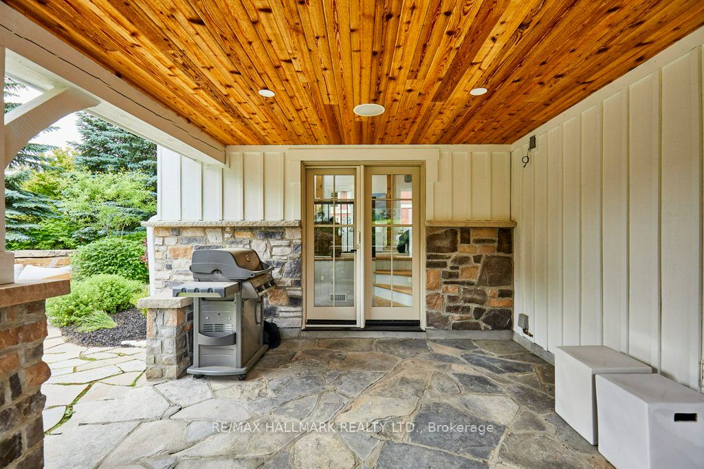 136 Snowbridge Way Property Photo 43