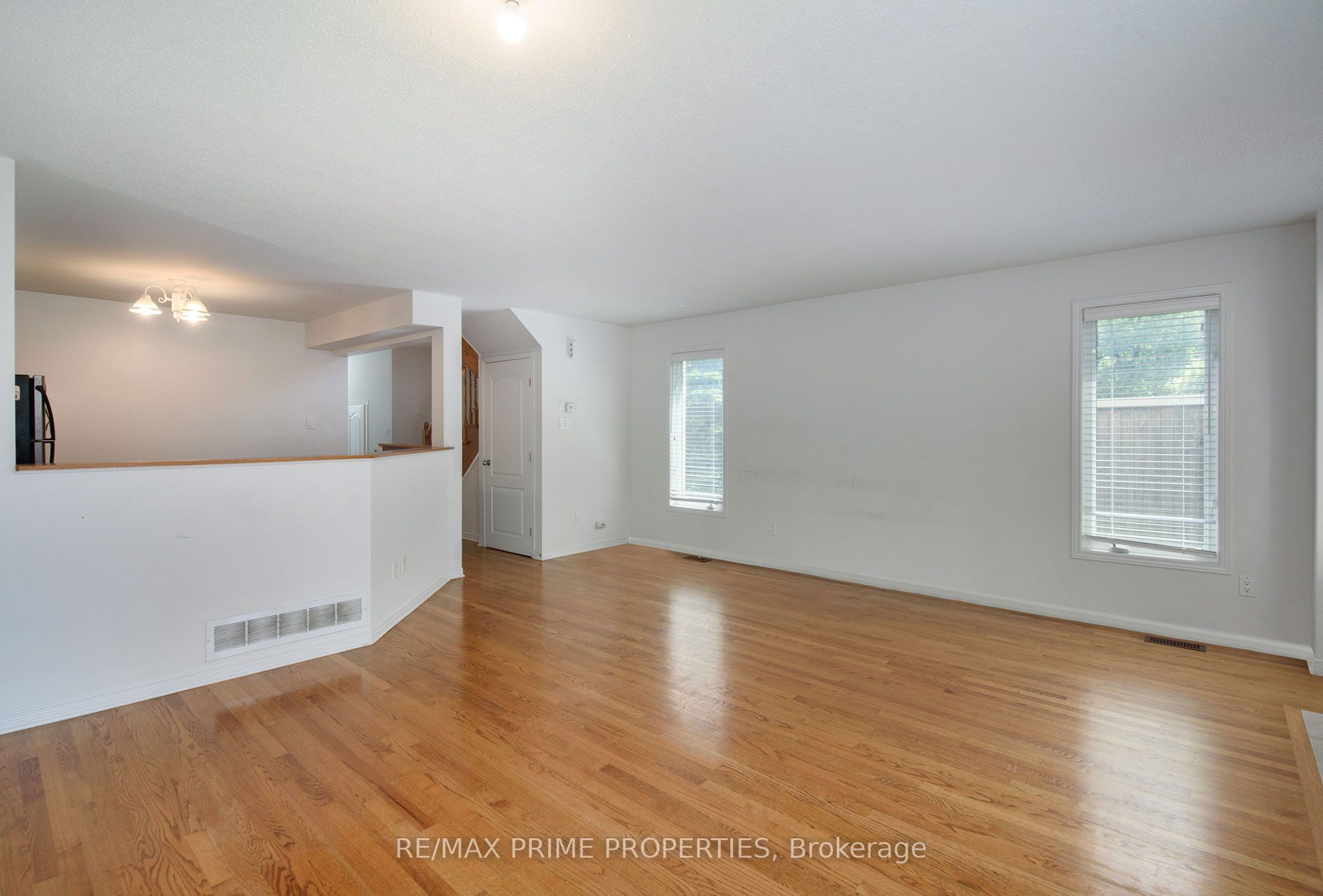 201 Freedom Private Property Photo 4