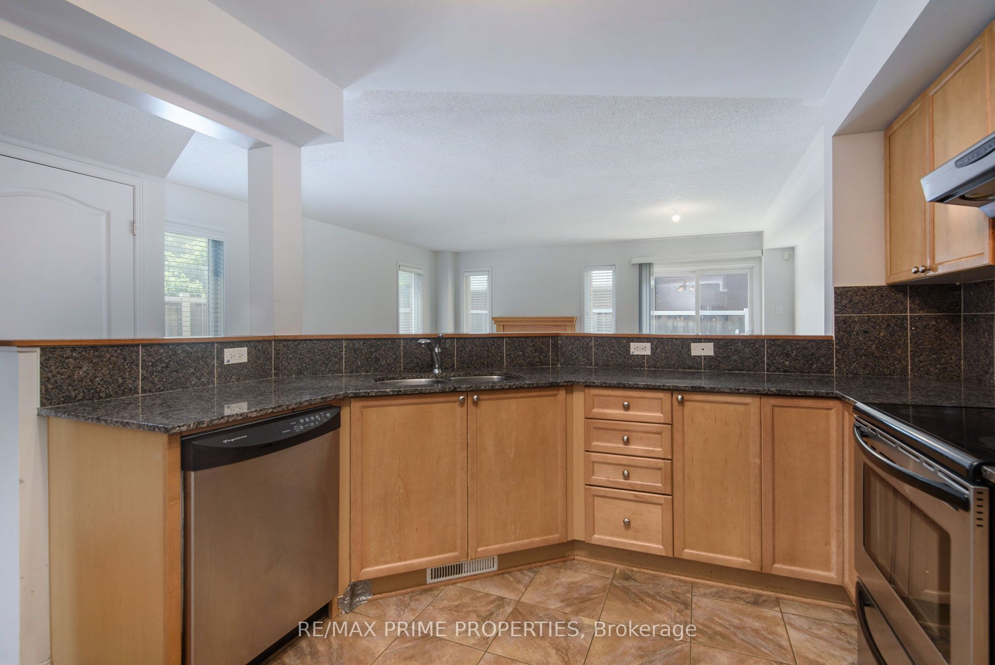 201 Freedom Private Property Photo 7