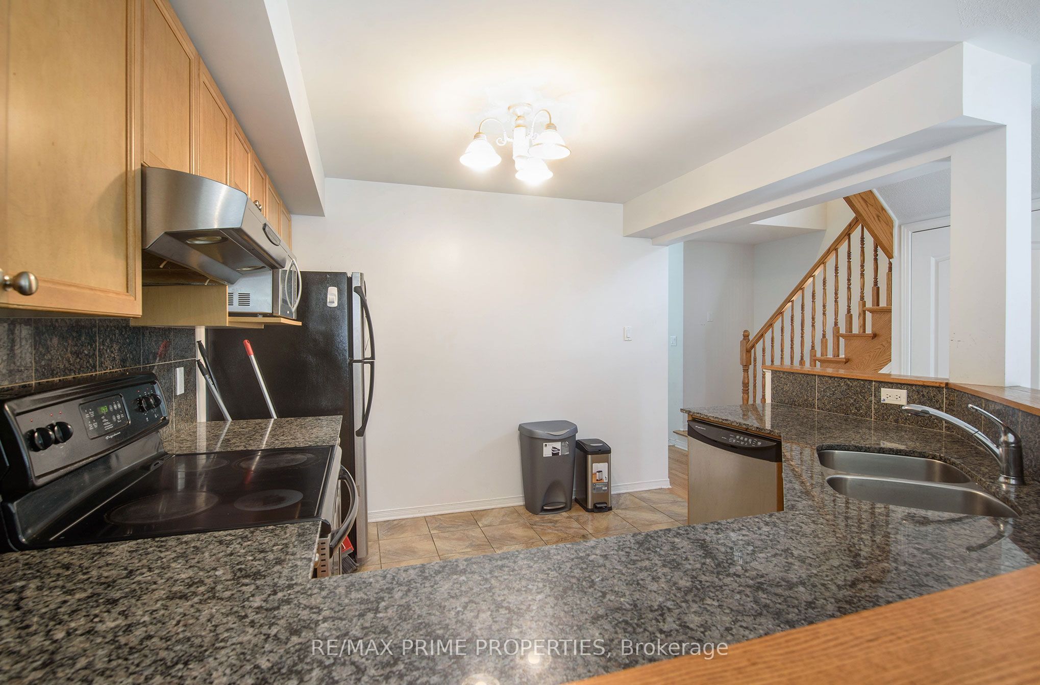 201 Freedom Private Property Photo 8