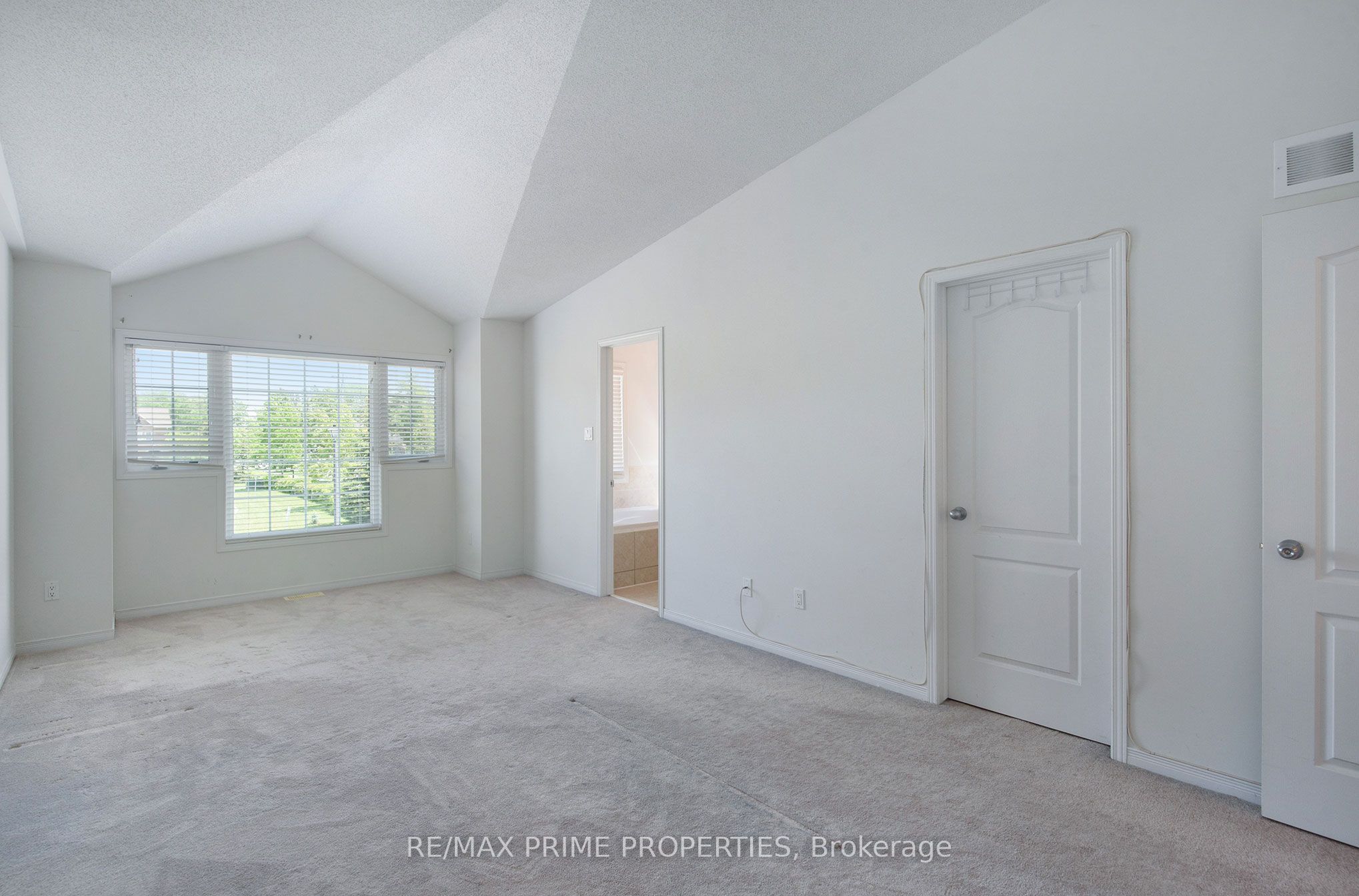 201 Freedom Private Property Photo 10